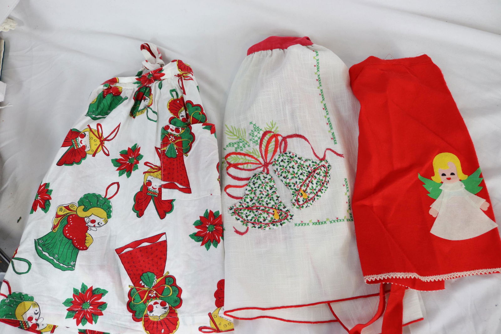 Lot of 3 Vintage Christmas Aprons: see photo's