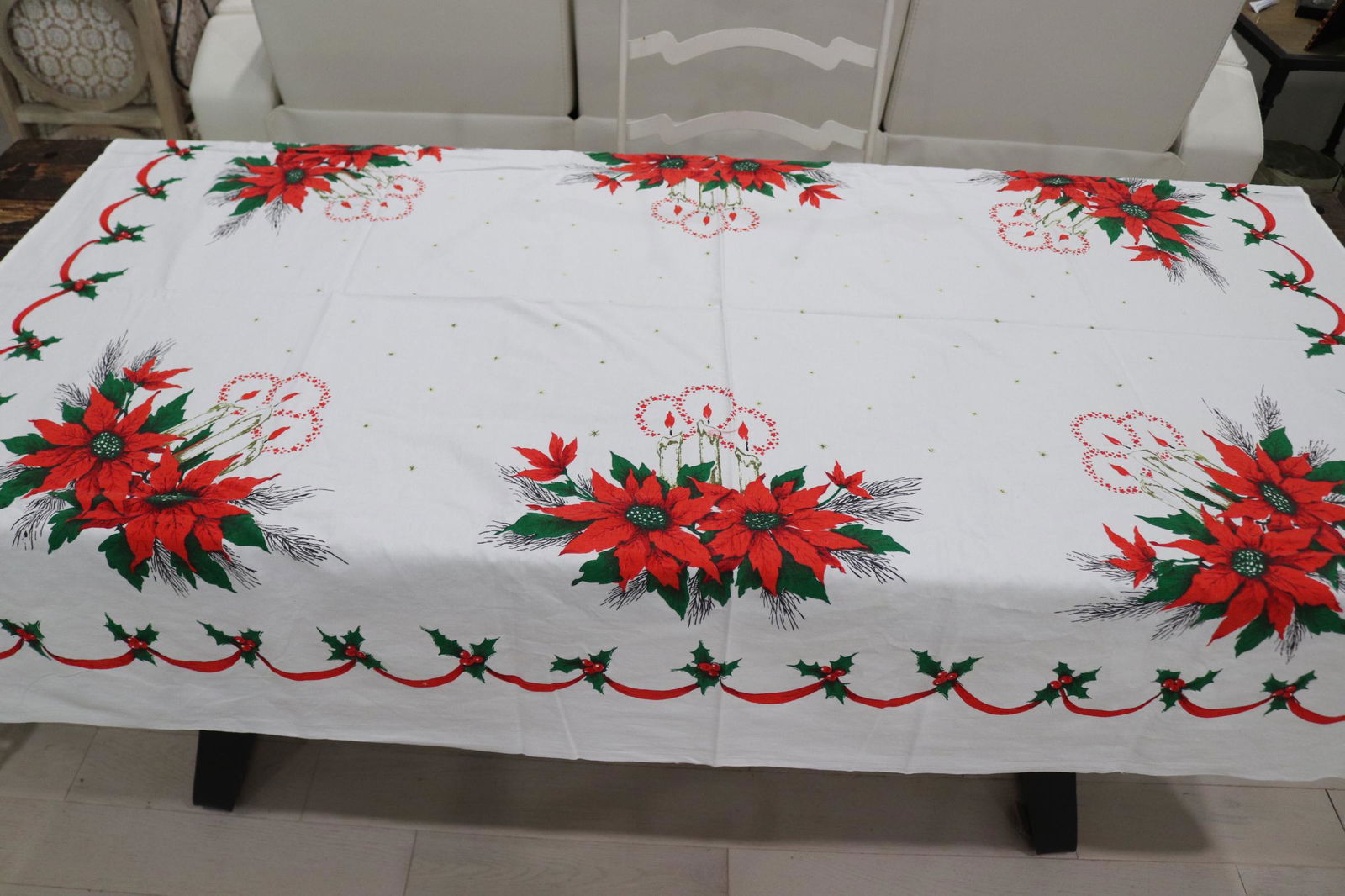 Vintage Cotton Printed Christmas Tablecloth: approx. 52 x 62, see photo's