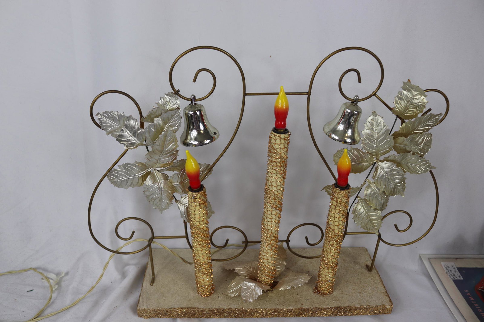 Vintage 1940/50's Electric Triple Christmas Candle: one of the bulbs isn't working, approx. 20 x 15, see photo's