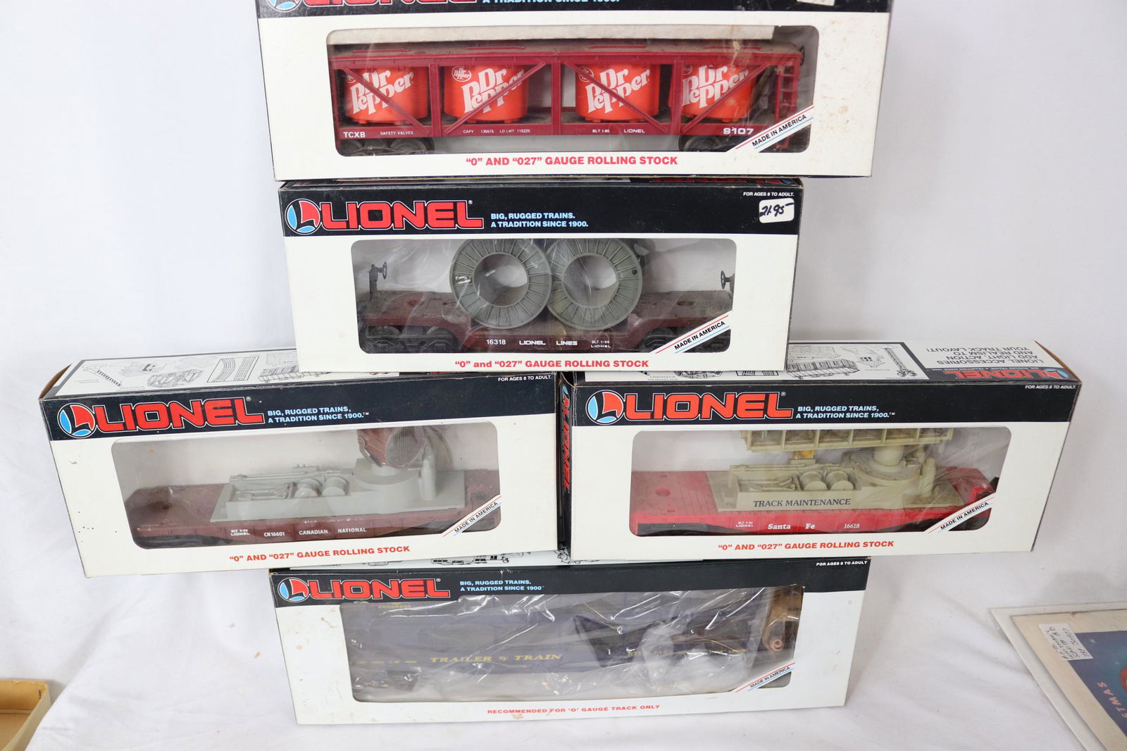 Lot of 5 Vintage Lionel Train Box Cars, O & 027 Gauge (1 of 11)