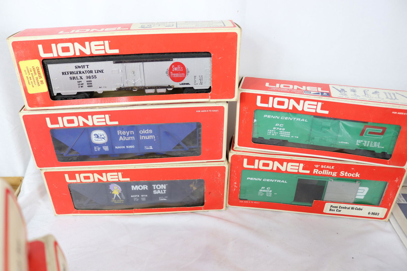 Lot of 5 Vintage Lionel Train Box Cars (1 of 11)