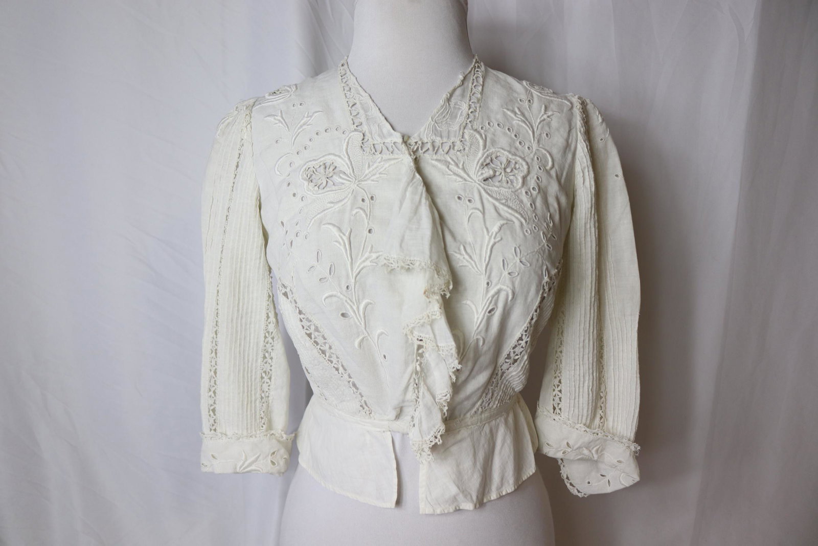 Antique 1900's White Cotton Embroidered & Lace Blouse (1 of 5)