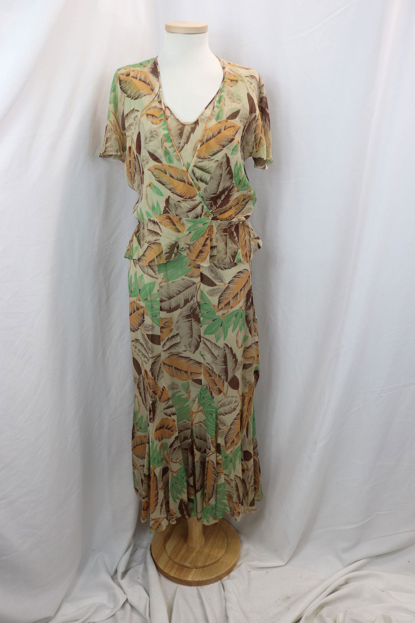 Vintage 1930's Frances, Faire Frocks, Leaf Pattern Silk 2 Piece Dress (1 of 13)