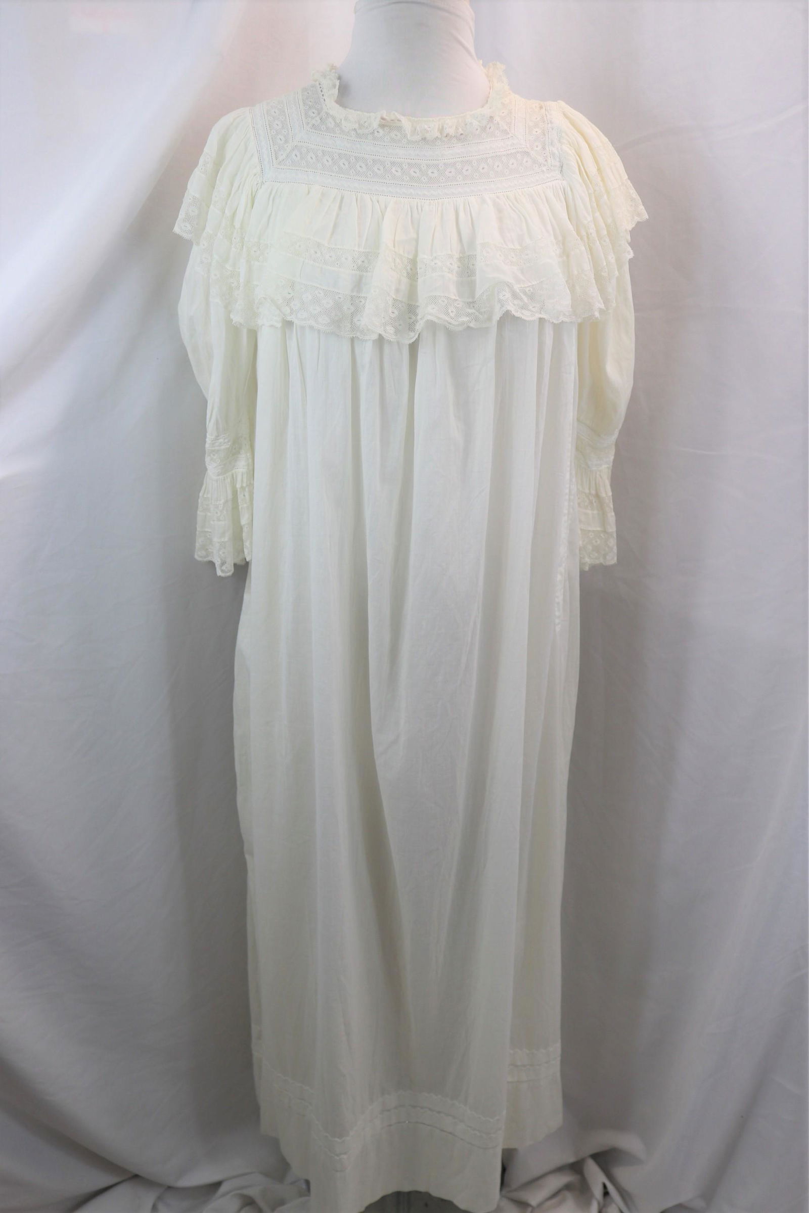 Vintage 1900's Cotton & Lace Night Gown (1 of 7)