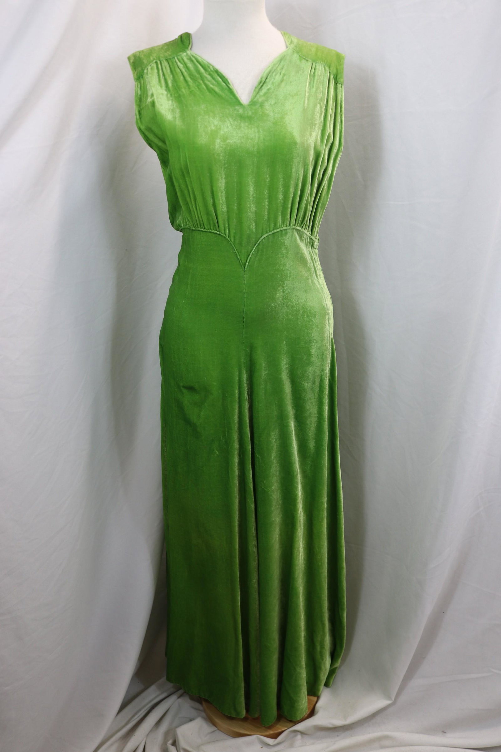 Vintage 1930's Green Velvet Gown: approx. 36 bust, 26 waist, some stains and fading, see photo's