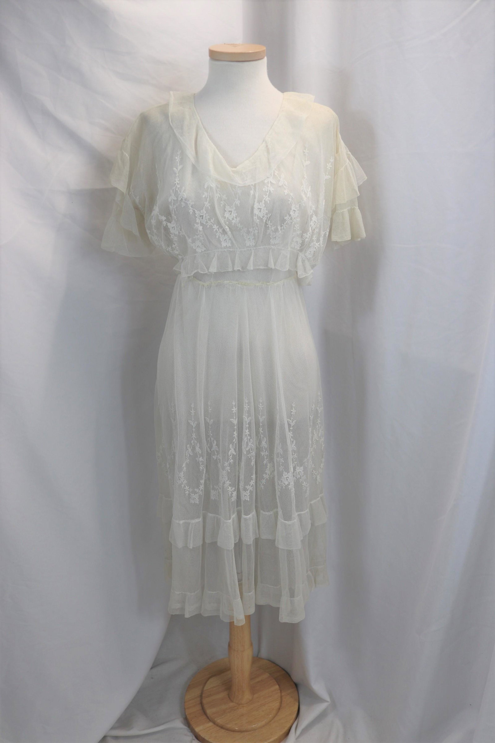 Vintage 1900's Lace & Net Embroidered Girls Dress: approx. 26 bust, 22 waist, tiny holes, see photo's