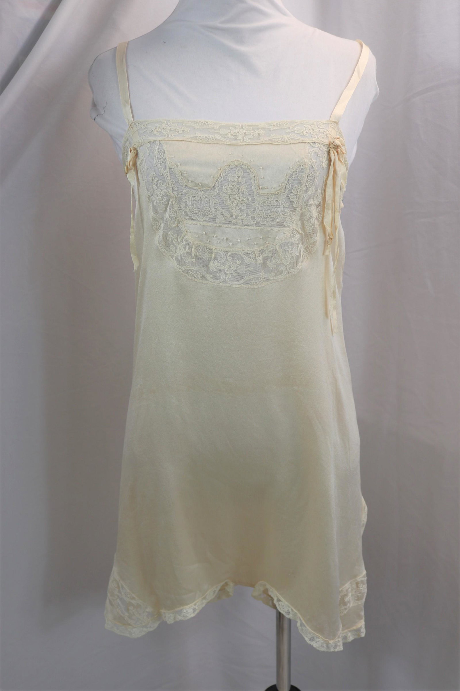 Vintage 1920's Dainty Maid Silk & Lace Teddy: approx. 34 bust and waist, couple small holes, see photo's