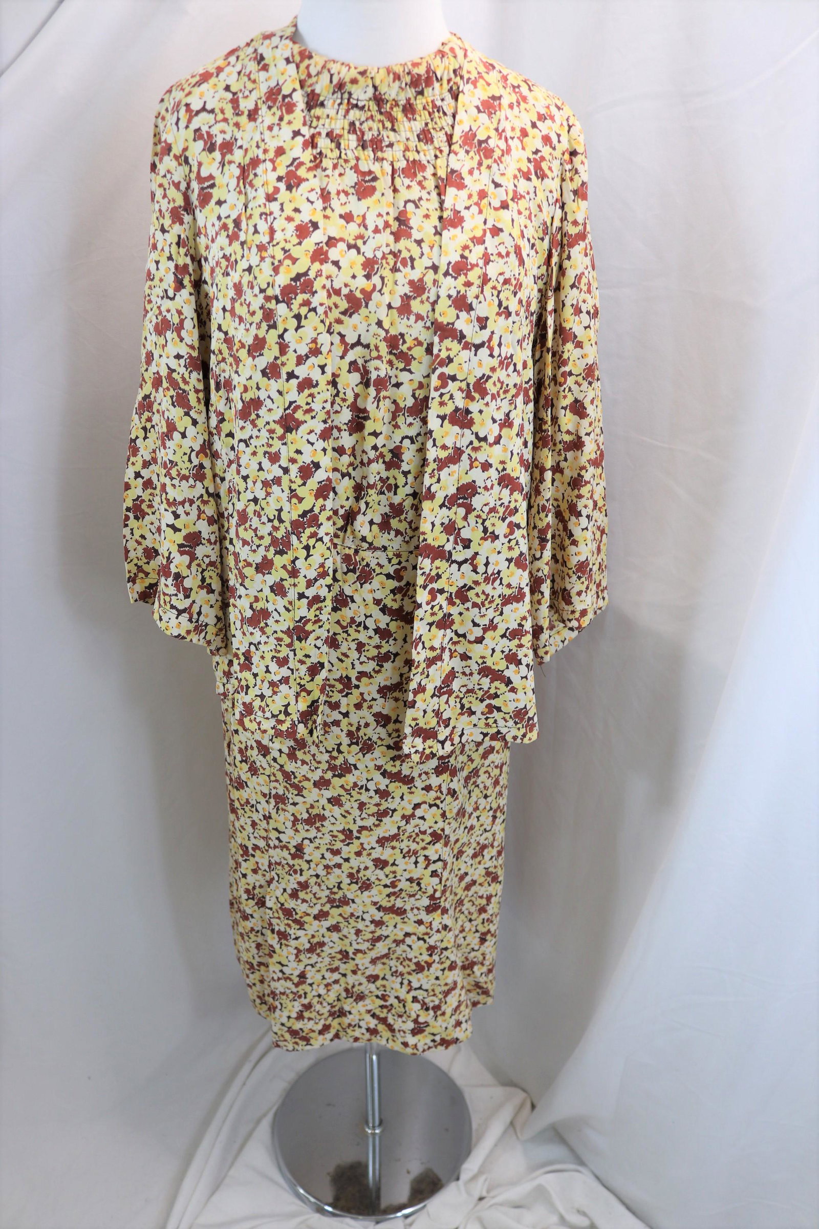 Vintage 1940's Floral Rayon Dress & Jacket Set: approx. 46 bust, 39 waist, slight underarm stain & creasing, other stain, see photo's