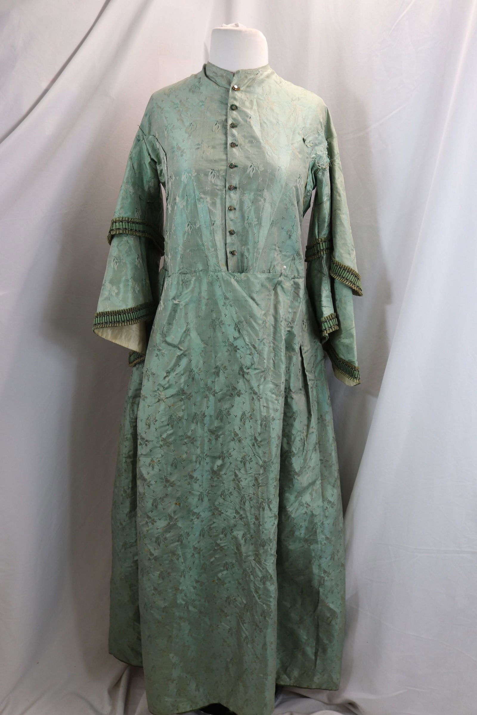 Antique Civil War Era, 1860's, Green Silk Dress (1 of 20)