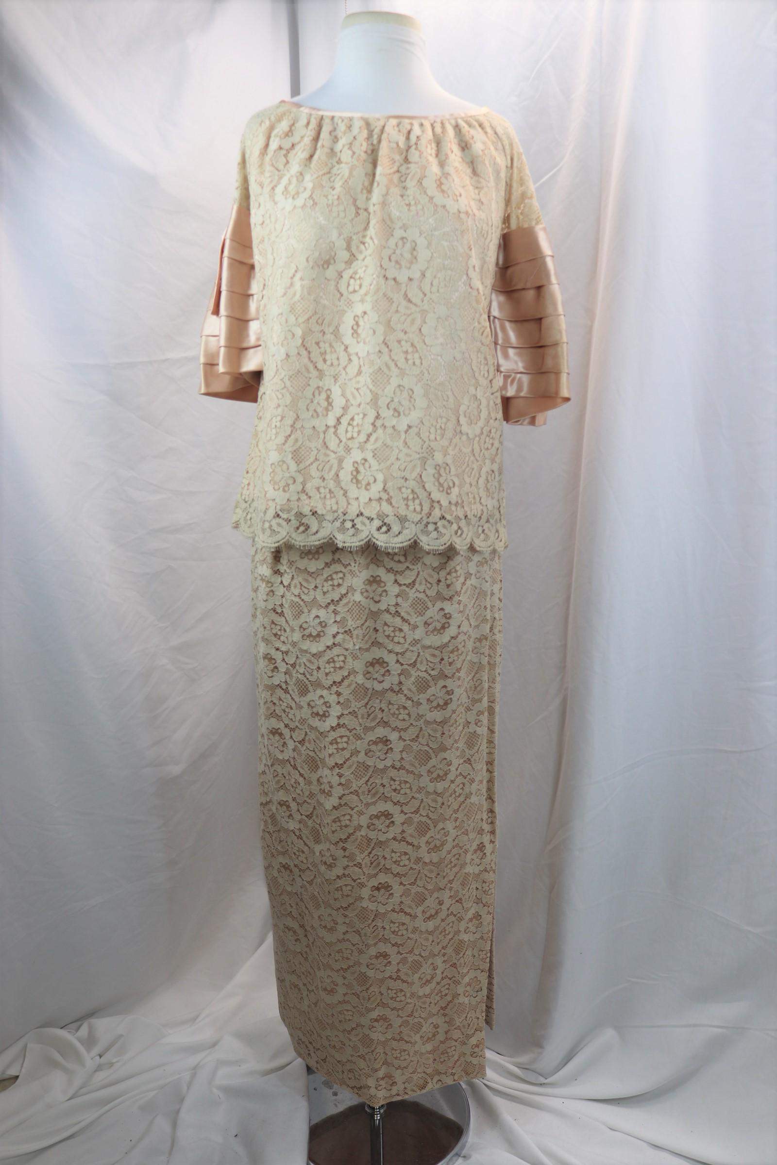 Vintage 1960's Lace Full Length skirt Set: approx. 44 bust, 28 waist, good condition, see photo's