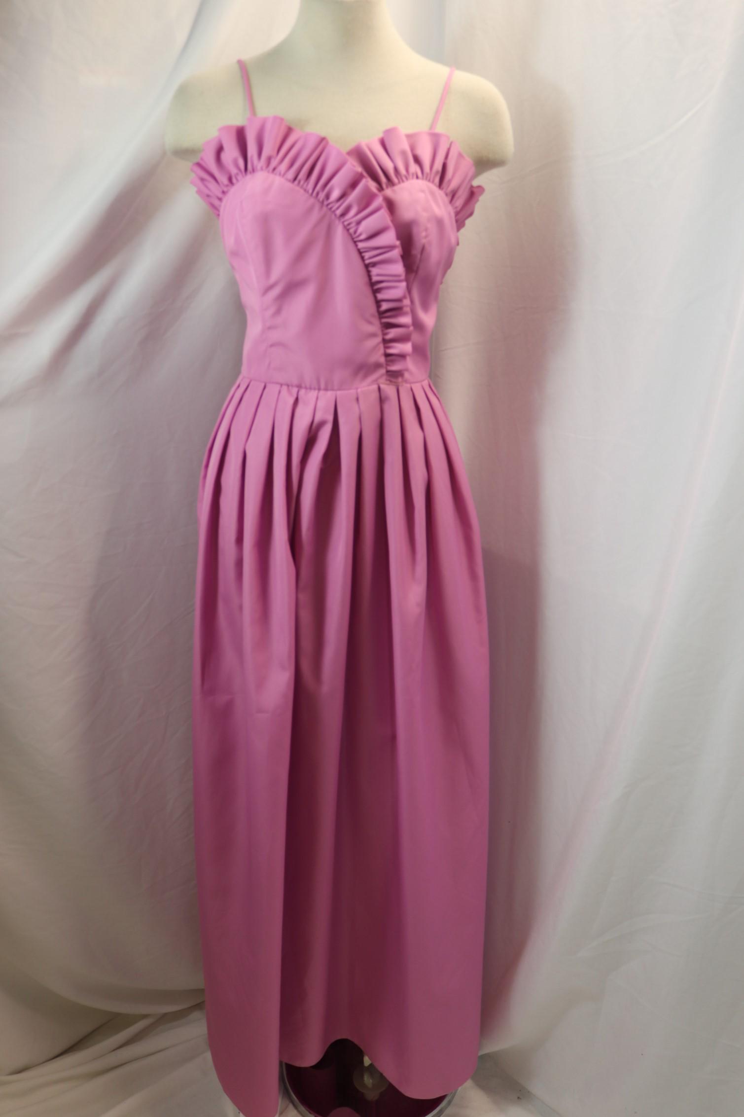 Vintage 1970's Inner Circle Inc. Sweet heart bodice gown (1 of 5)
