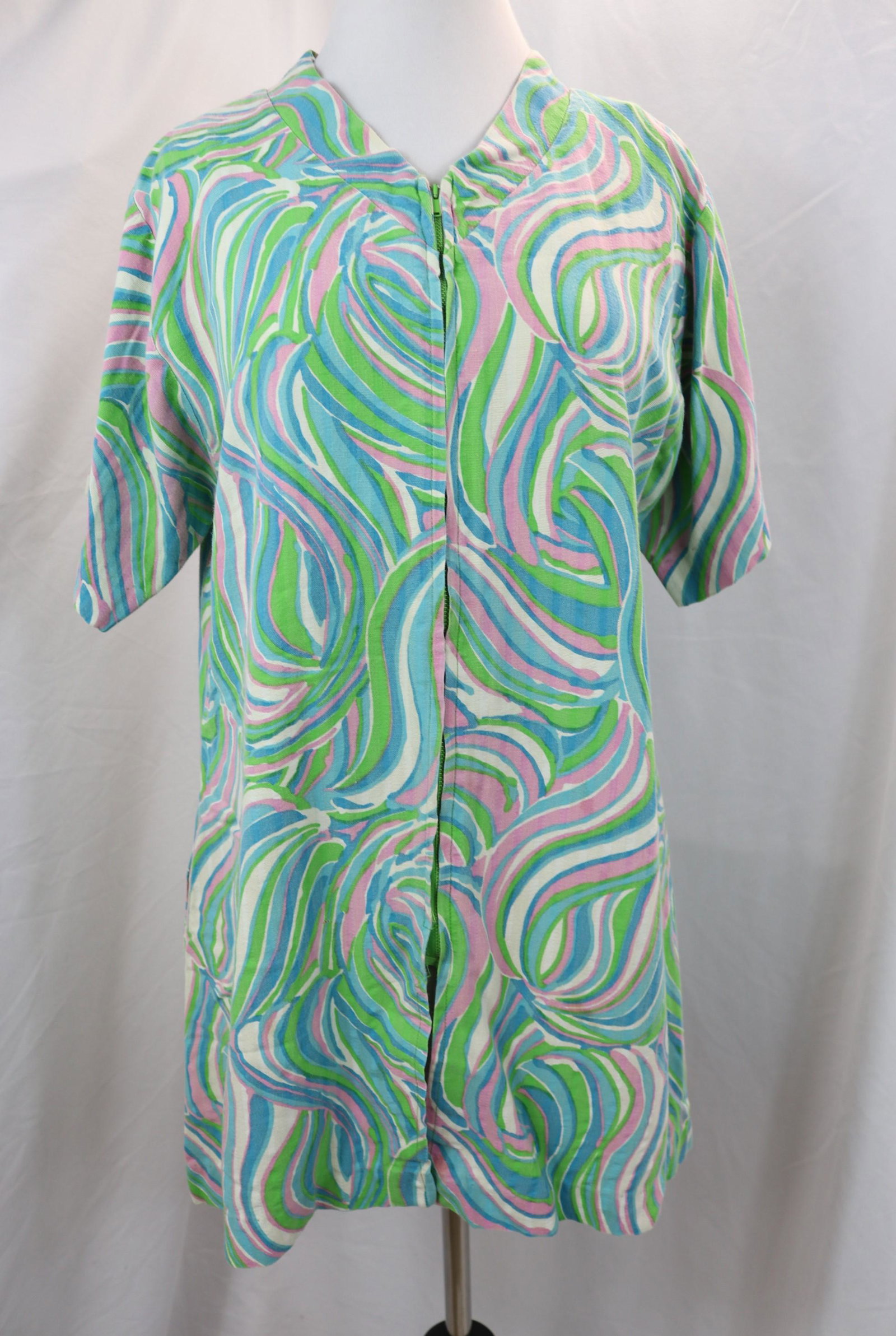 Vintage 1960's Eastern Airline By Lorch pastel beach cover up: approx. 40 bust 40 waist good condition see photos