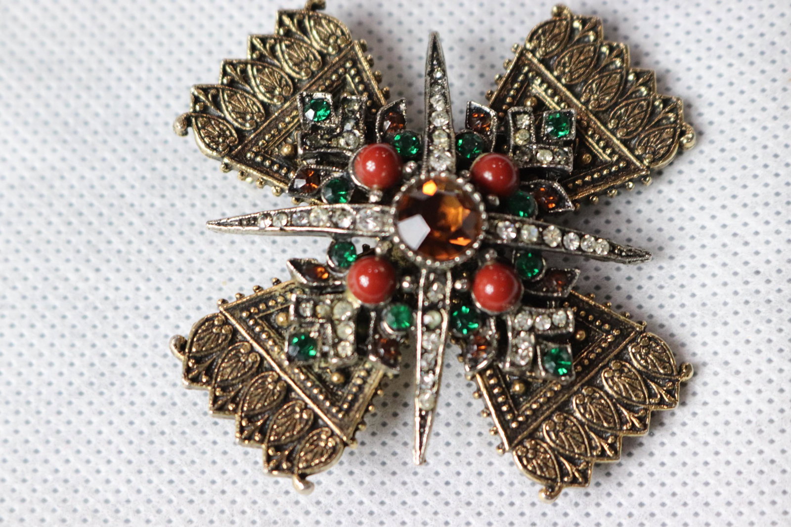 Vintage Art Co. Gold Tone Brooch with Rhinestones, green & Amber Colored Stone: approx. 2 1/4 inches