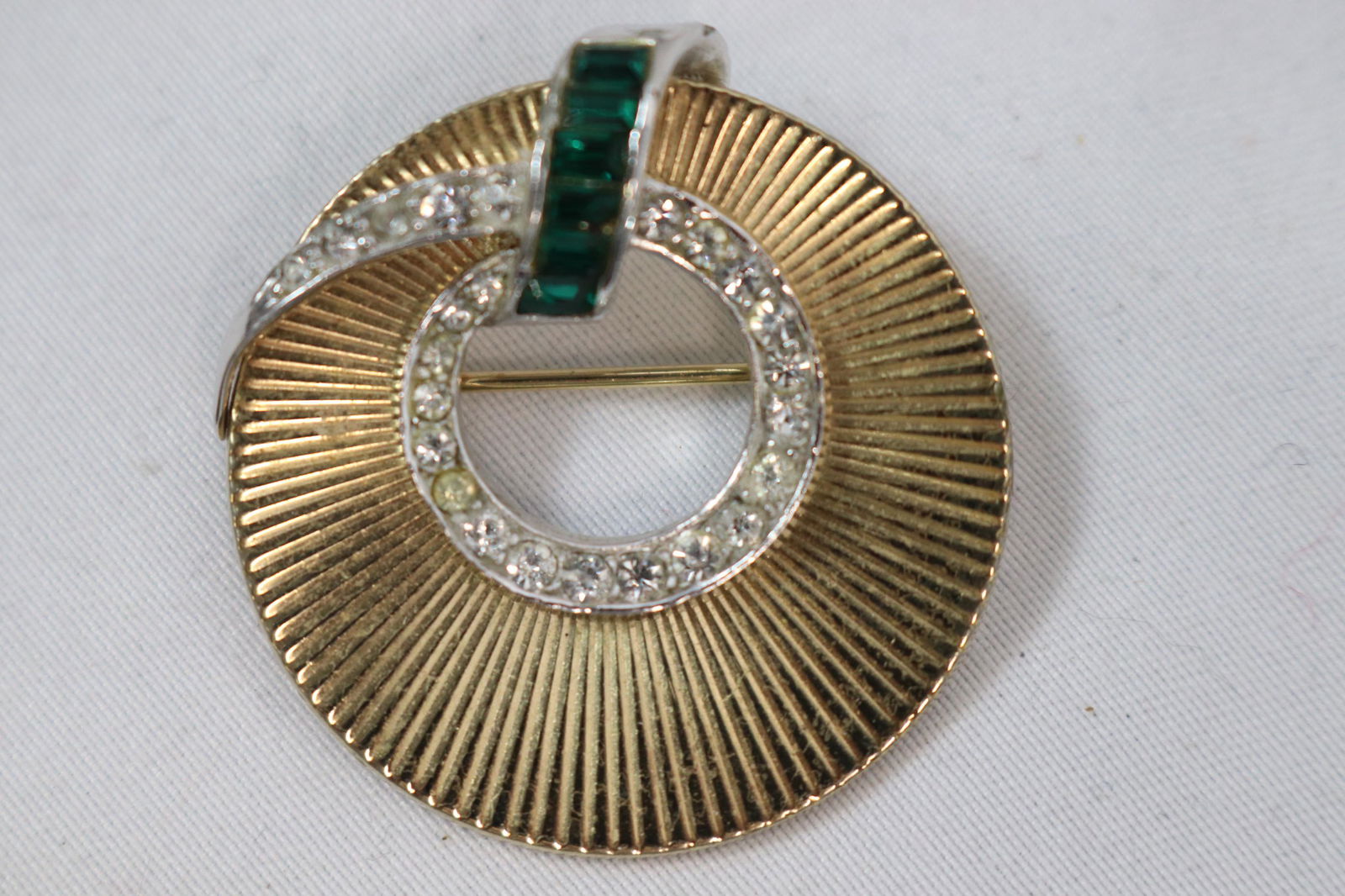 Vintage Broucher Round Brooch (1 of 3)