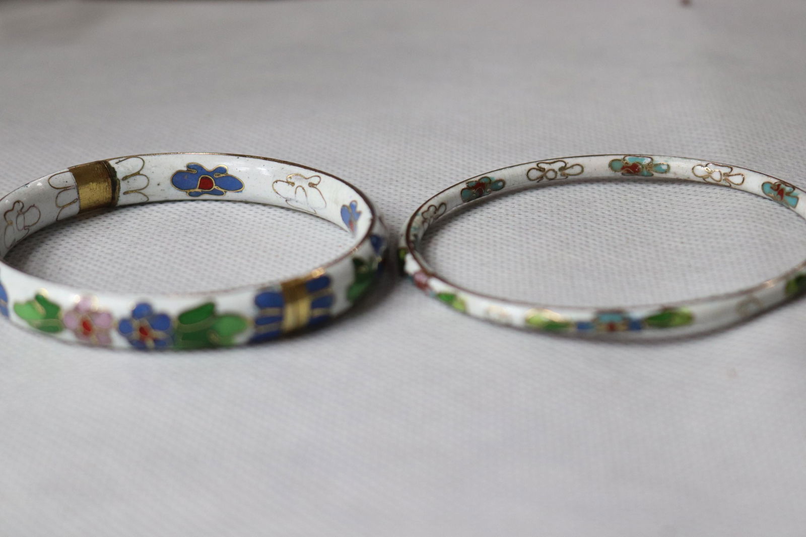 Vintage Lot of 2 Enamel Cloisonne Bangle Bracelets (1 of 6)