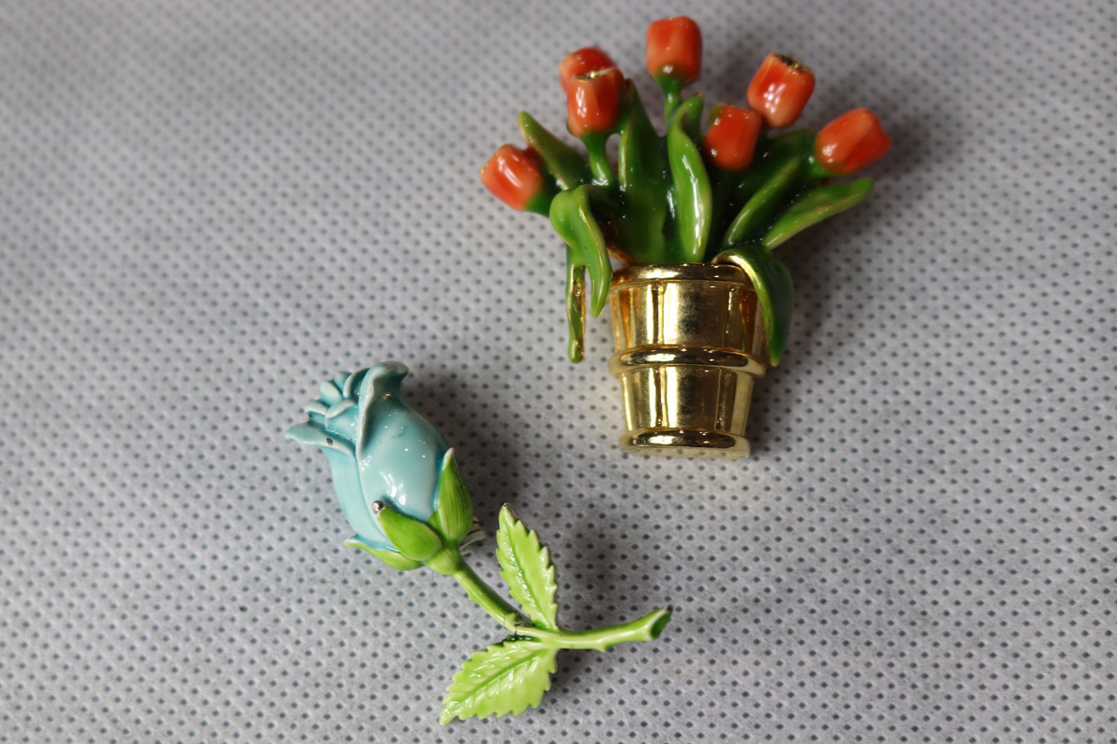 Vintage lot of 2 Floral Enamel Brooches (1 of 3)