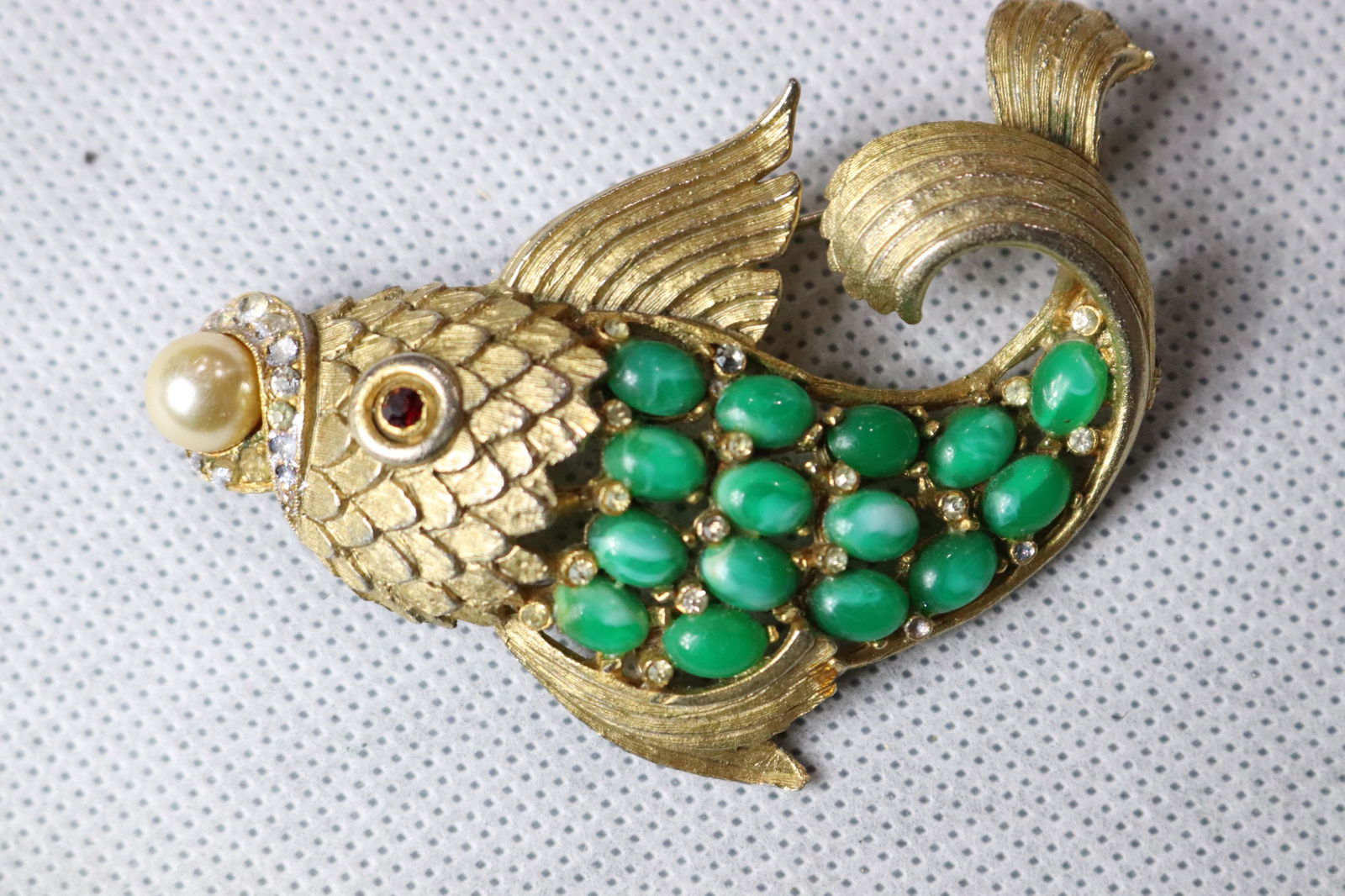 Vintage Peking Jade Koi Fish Brooch (1 of 3)