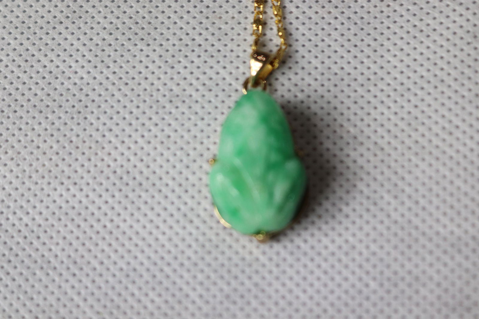 Vintage Carved Jade Frog Pendant (1 of 3)
