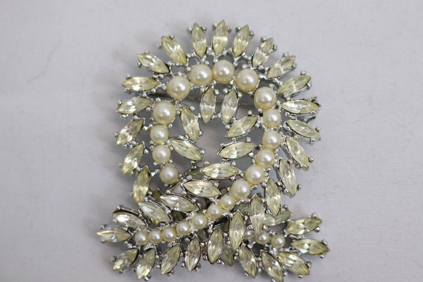 Vintage Pearl Bead & Rhinestone Brooch (1 of 2)