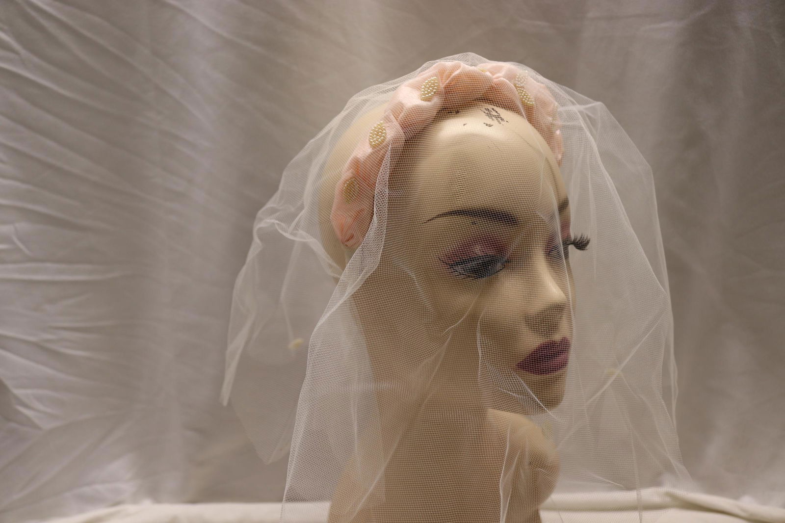 VINTAGE 1950's Wedding Veil with Beads (1 of 4)