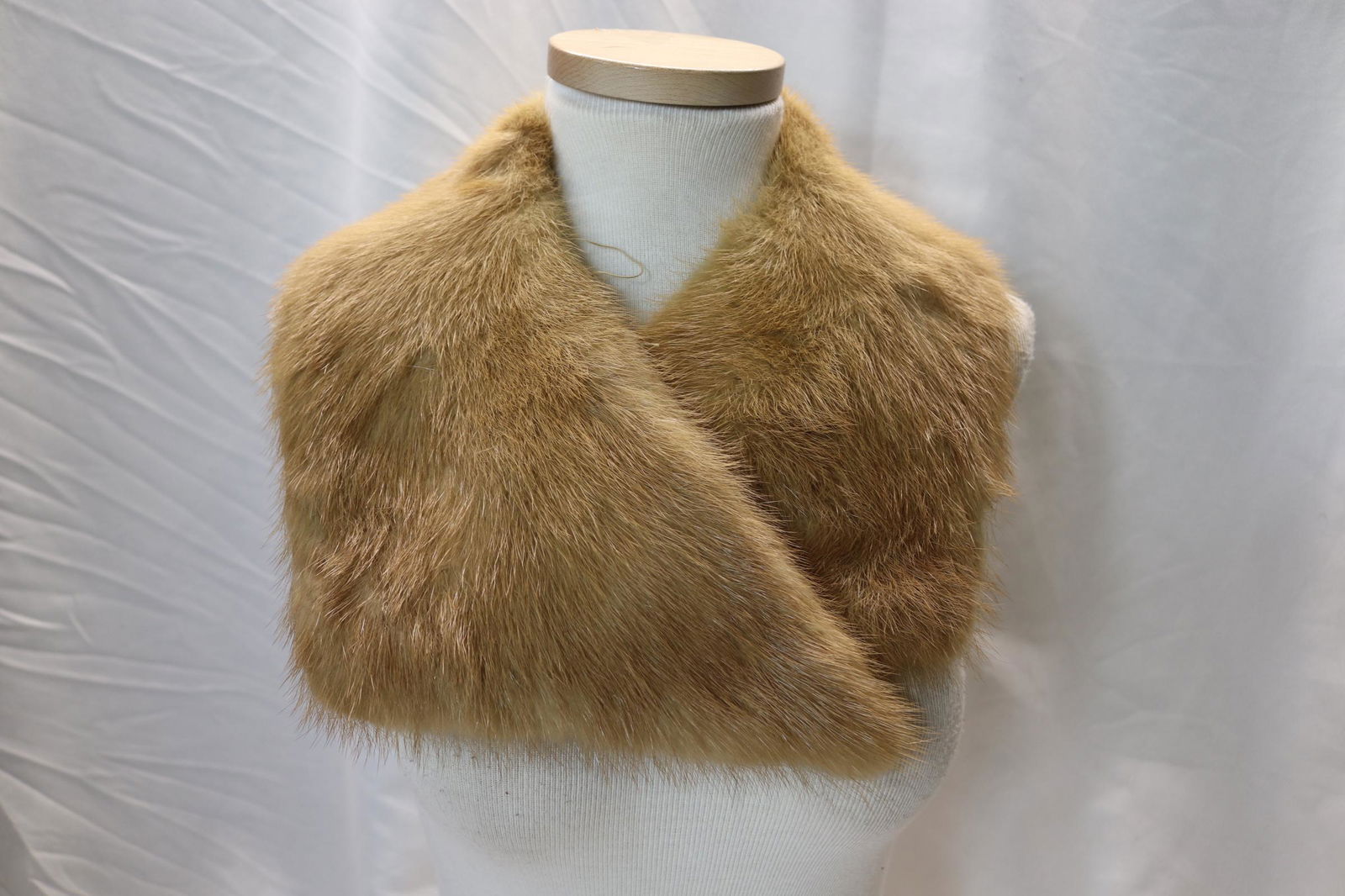Vintage 1950's Light Brown Mink Collar: approx. 28 inches