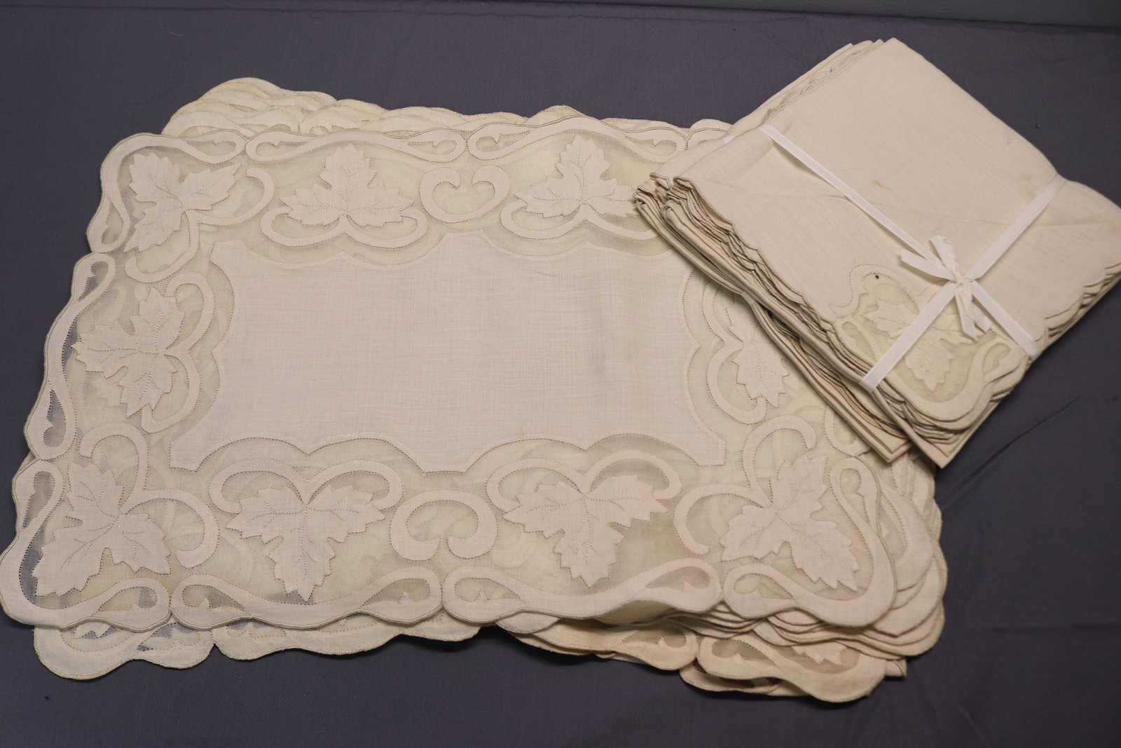 Vintage Old Store Stock Linen Placemats & Napkin Set (1 of 3)