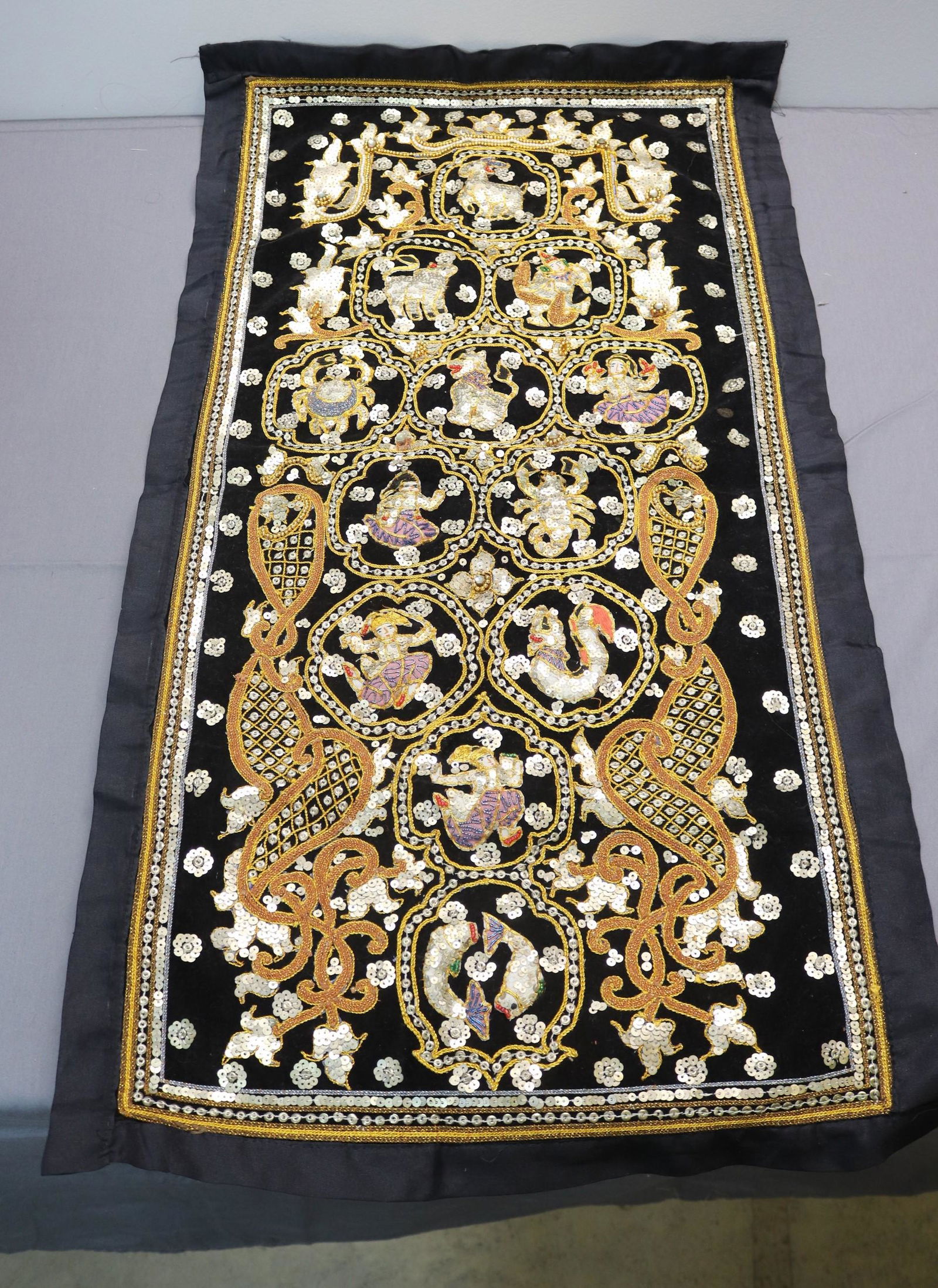 Vintage Indian Sari Table Runner/Wall Hanging (1 of 6)