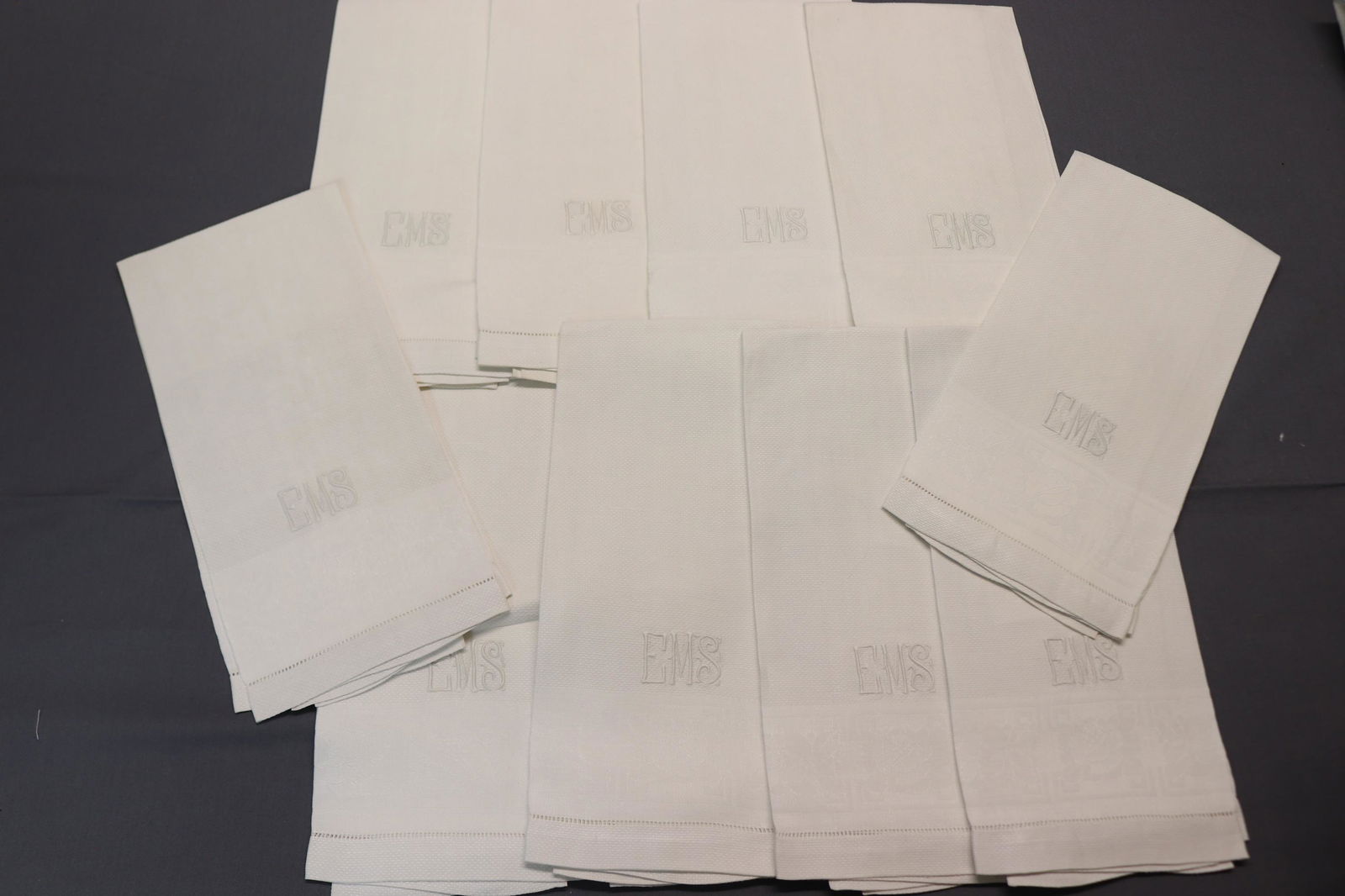 Lot of 10 Vintage Linen Monogrammed Hand Towels (1 of 4)