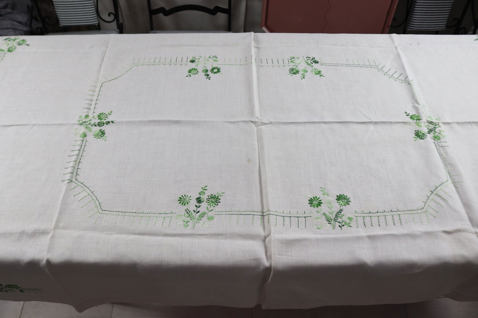 Vintage Linen Tablecloth with Green Embroidered Flowers: approx. 66 x 46, see photo's