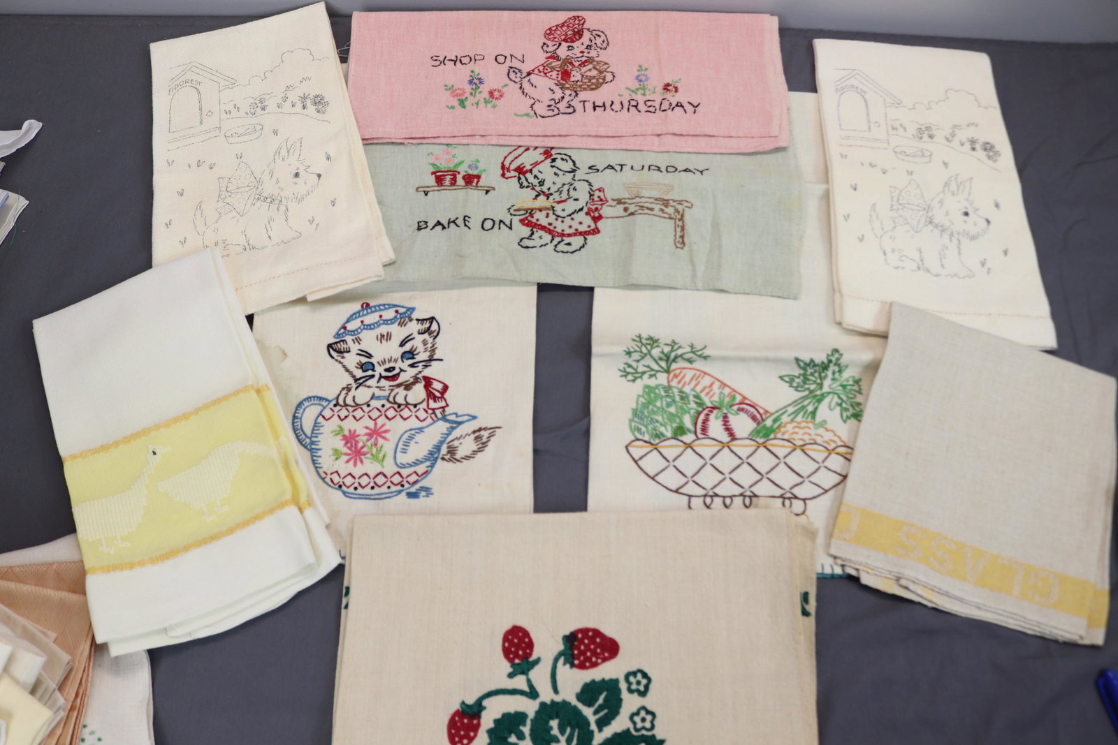 Lot of 9 Vintage Kitchen Towels, some Days of the Week (1 of 19)