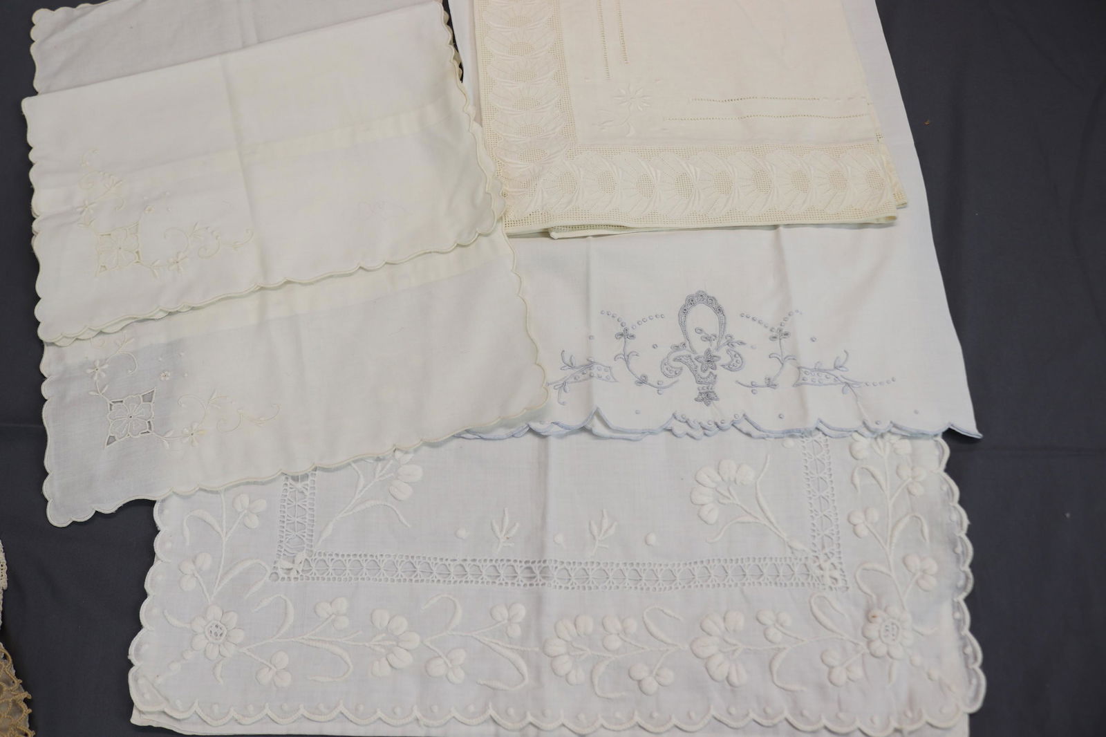 Lot of 5 Vintage Pillow Cases (1 of 5)