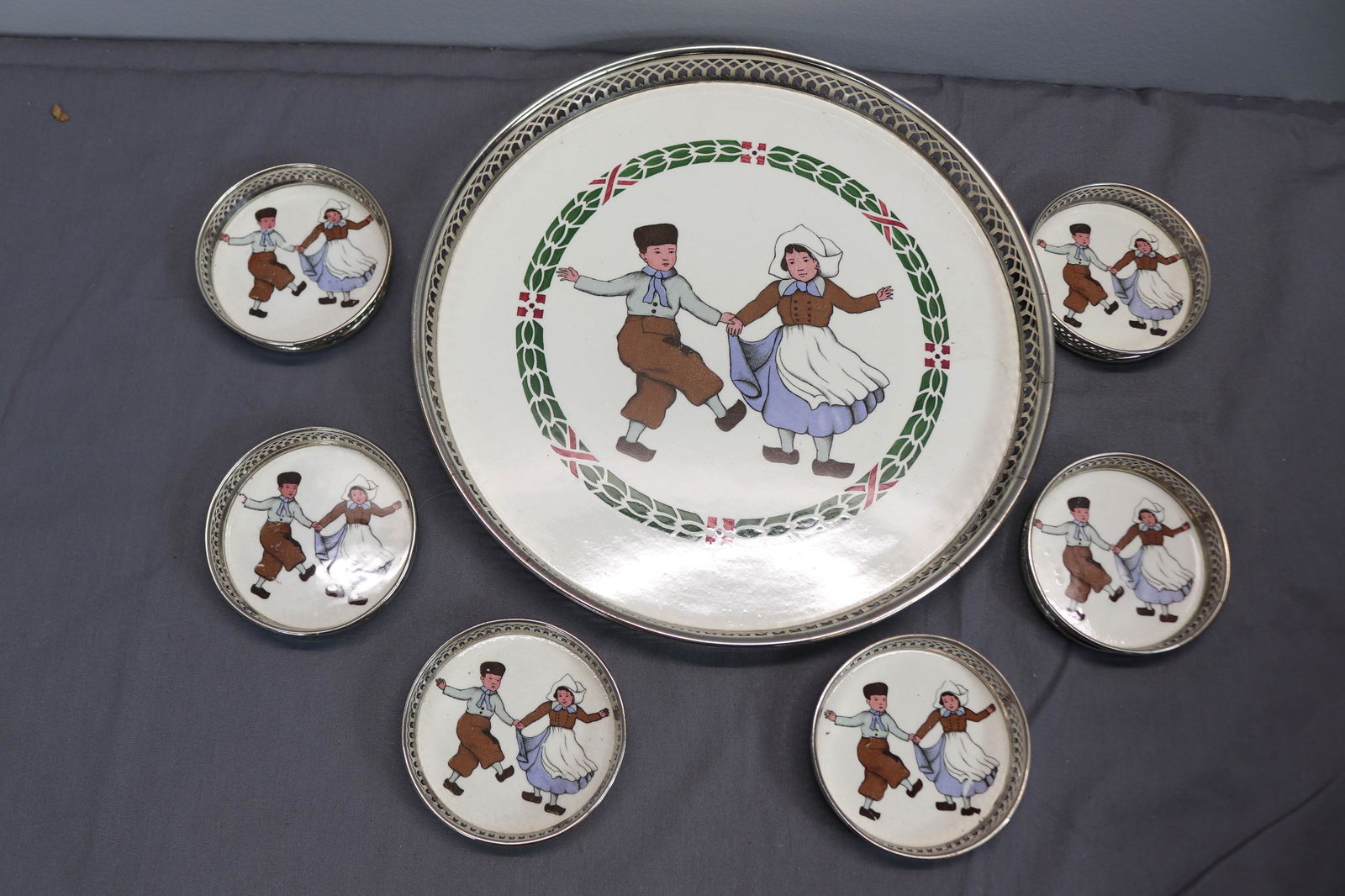 Vintage Sternauware, NY, Doutch Tray & Coaster Set: approx. 9 1/2, see photo's