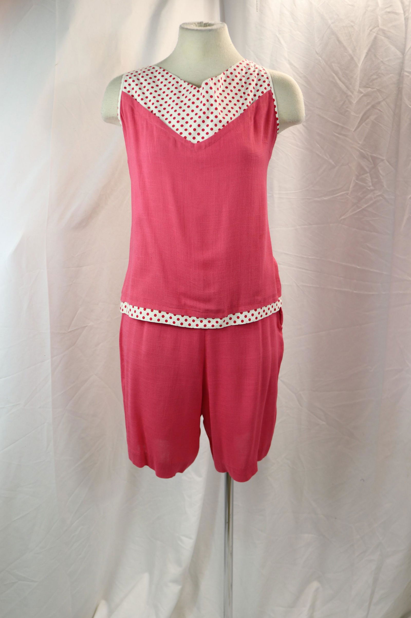 Vintage 1950's 2 Piece Linen Short and Top Set (1 of 10)