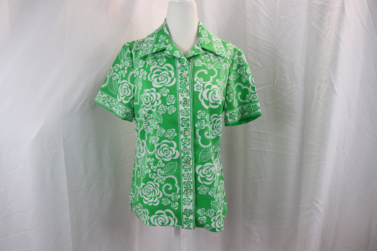 Vintage 1960's Alex Colman Green and White Knit Blouse: approx. 40 bust, 38 waist, good condition, see photo's