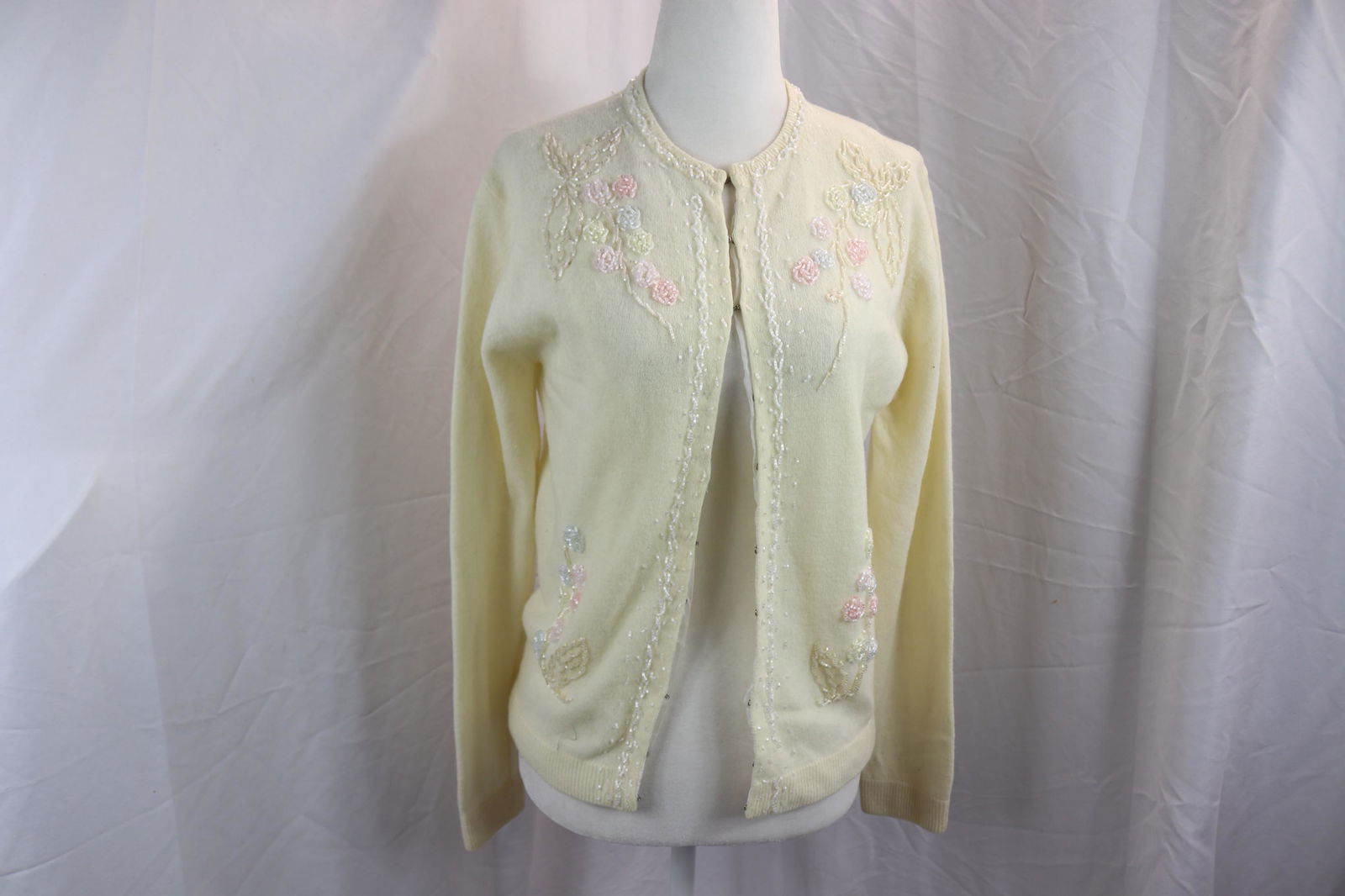 Vintage 1950's White Cardigan Sweater with Beading: approx. 36 bust, good condition, see photo's