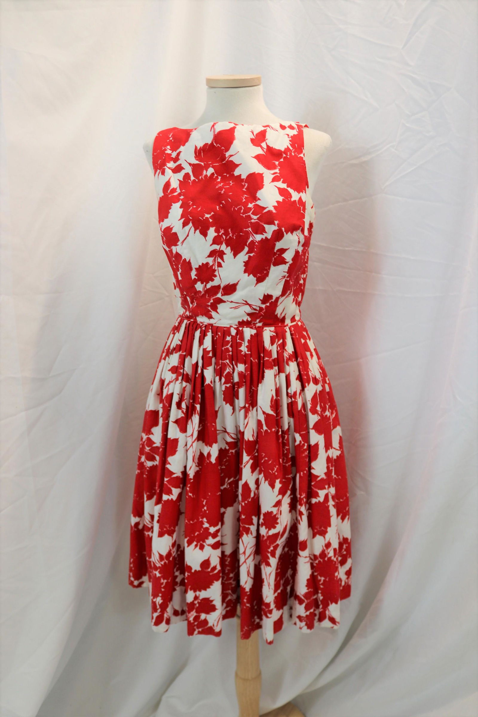 Vintage 1950's Red & White Floral Pleated Summer Dress (1 of 5)