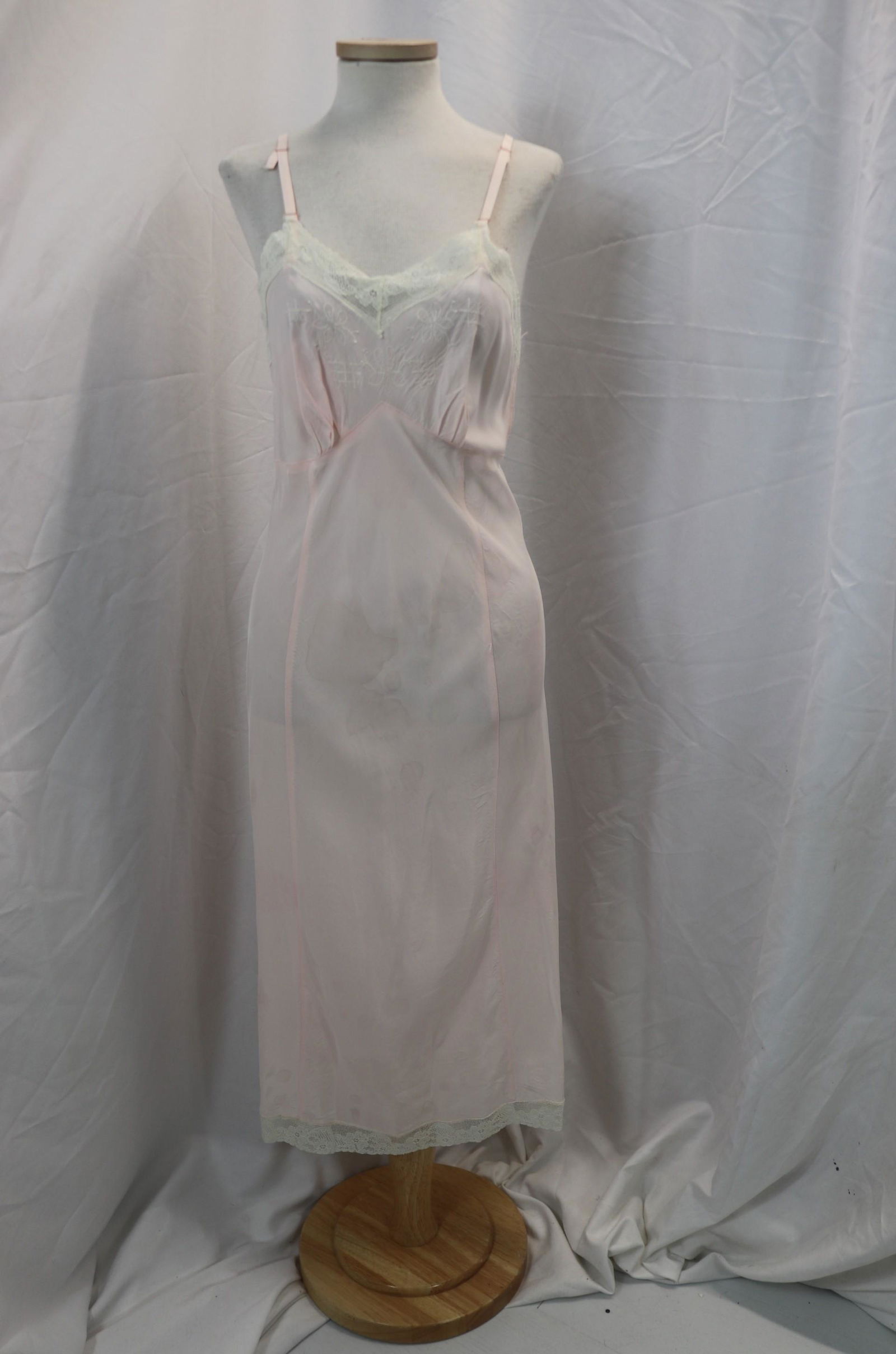 Vintage 1950's Venus Form Pink Rayon & Lace Slip: approx. 32 bust, 30 waist, see stains, maybe water stains, see photo's