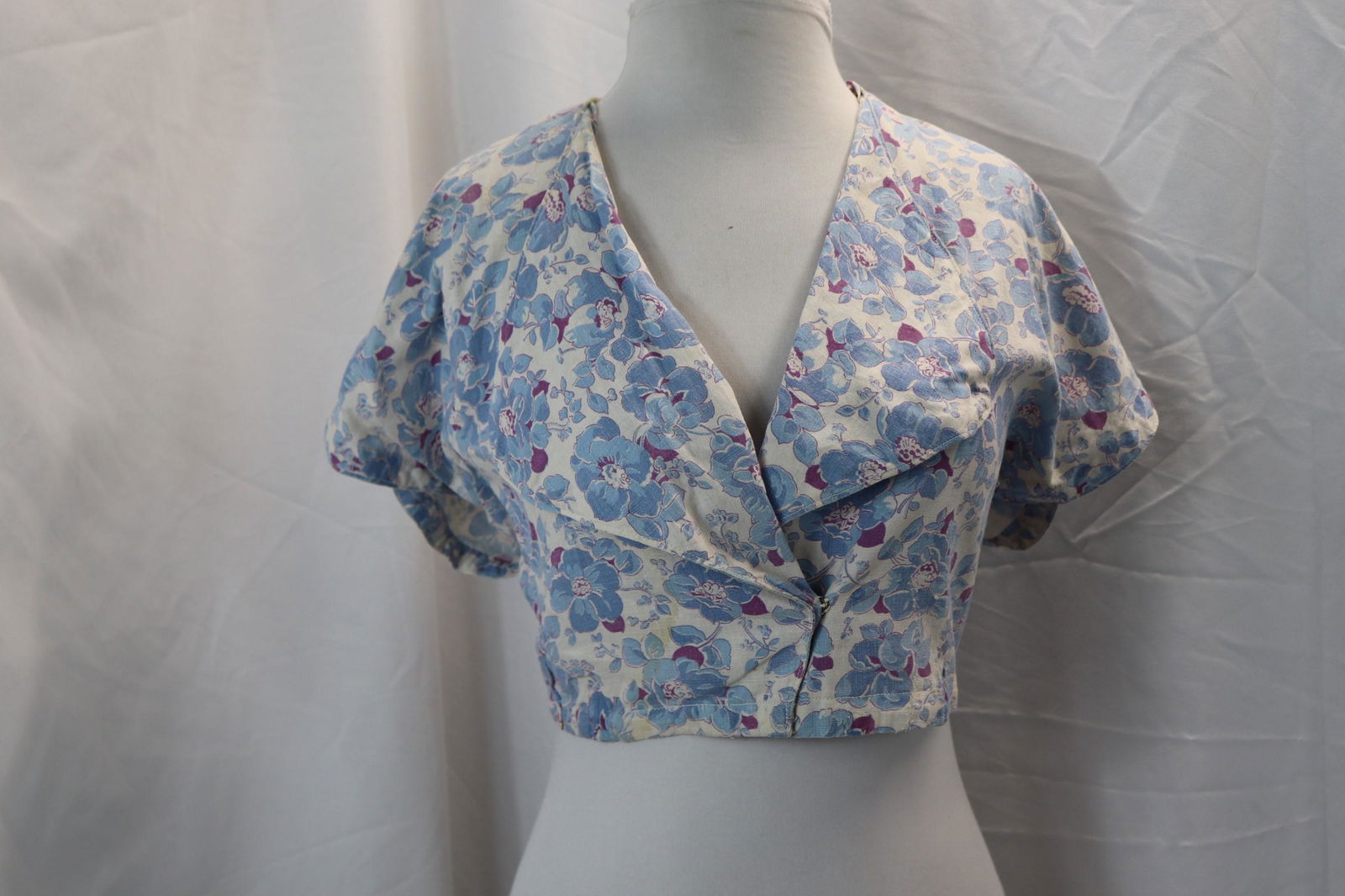 Vintage 1930's Feed Sack Mid-Drift Blouse (1 of 8)