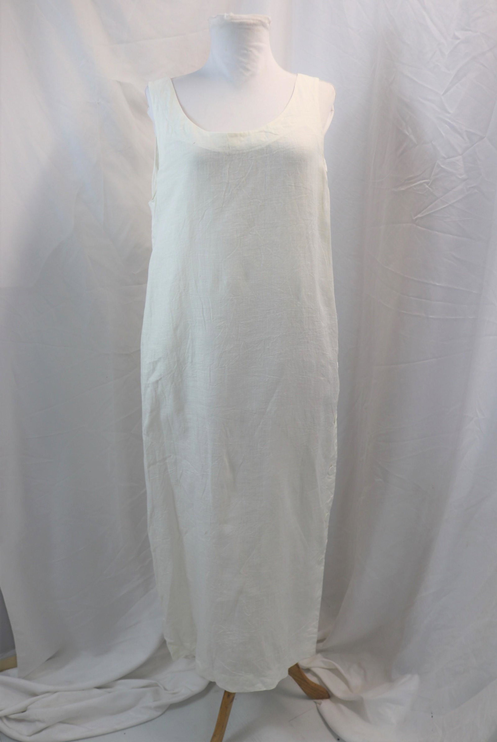 Vintage 1980's Albert Nippon White Linen Dress with Side Buttons (1 of 4)