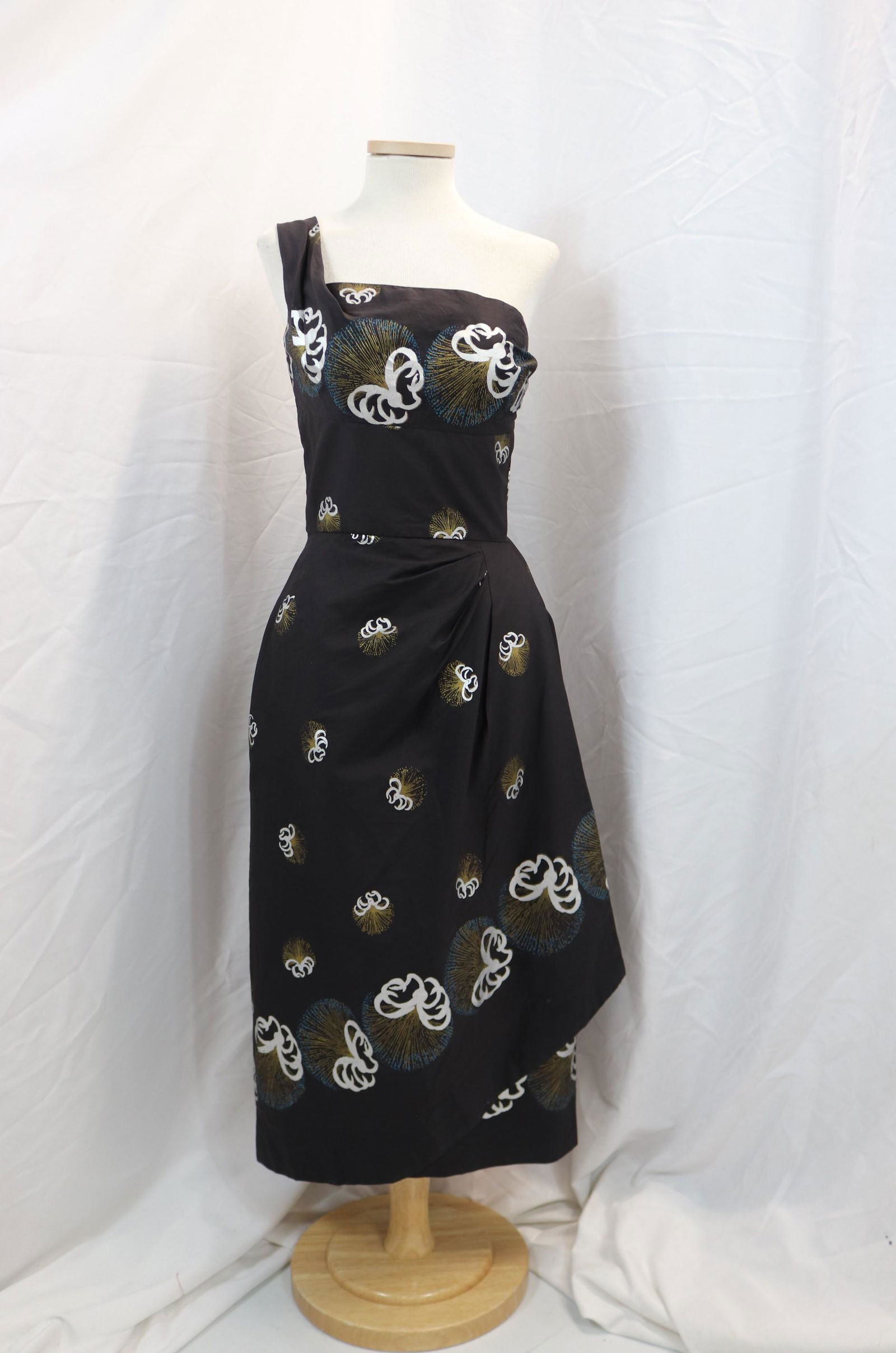 Vintage 1950's Alfred Shahen Black Sarong with Silver & Gold Painted design (1 of 4)