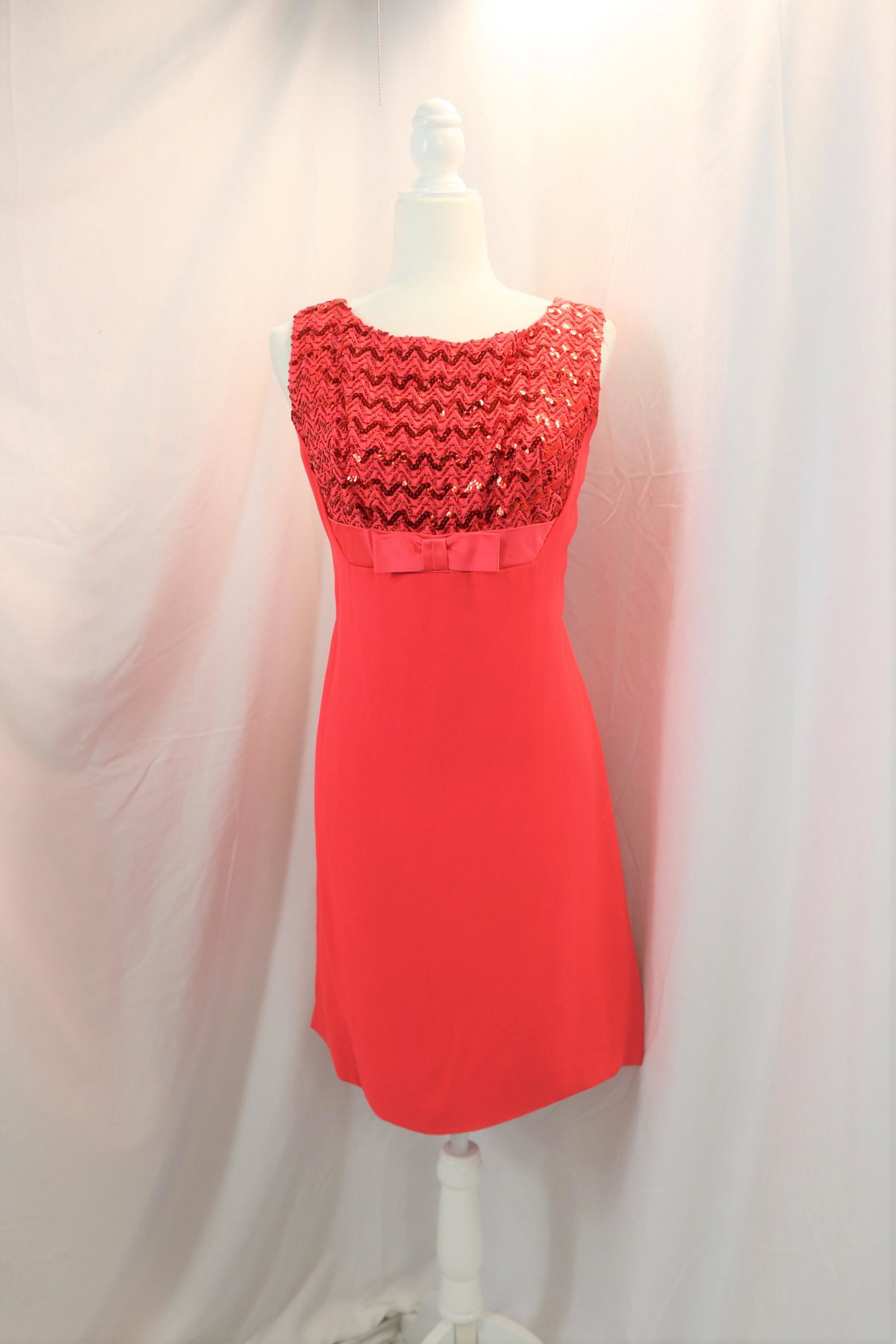 vintage 1960's salmon cocktail dress with sequin & beading: approx. 38 bust, 33 waist, good condition, see photos