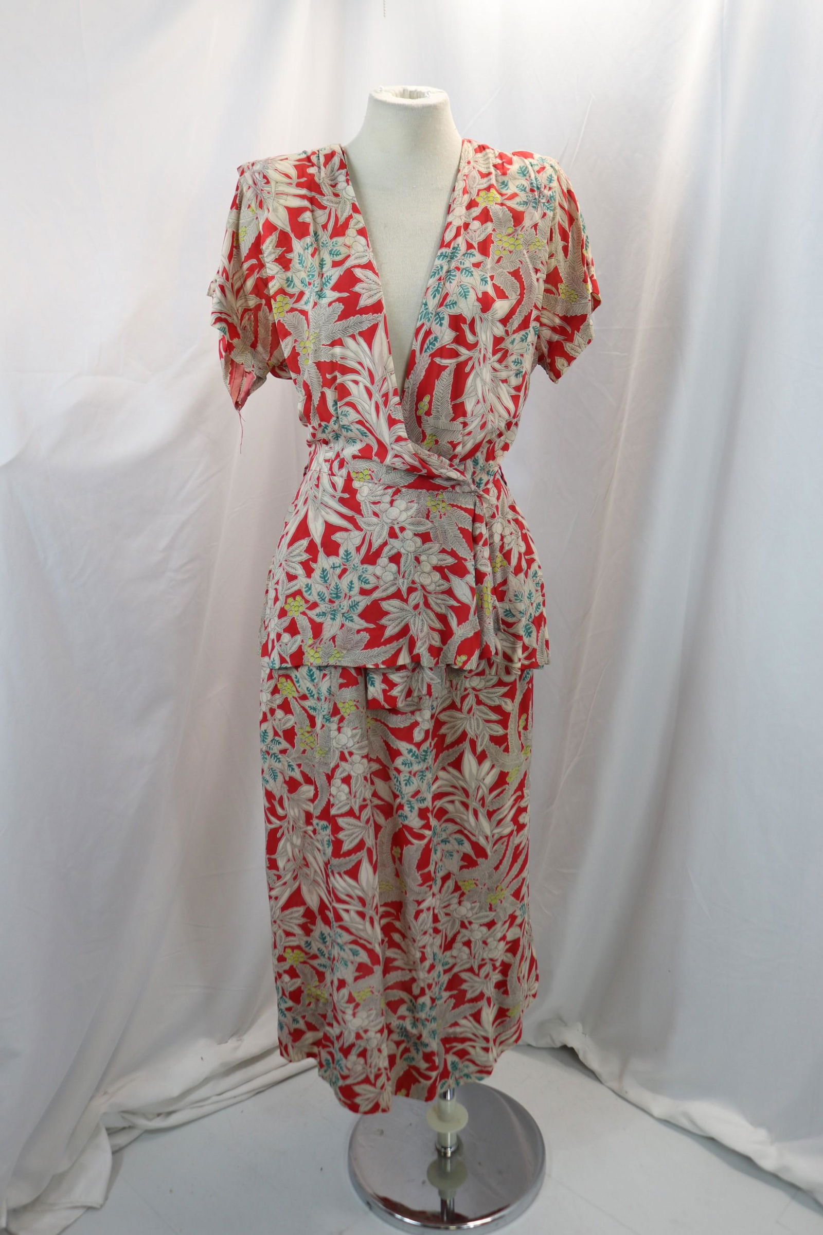 vintage 1940's red floral & fruit print wrap skirt & jacket set (1 of 10)