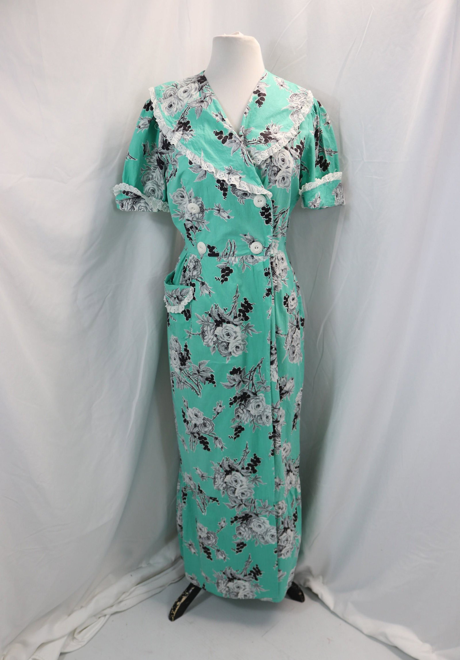 vintage 1940's mint green floral & eyelet housedress: approx. 38 bust, 28 waist in good condition, see photos