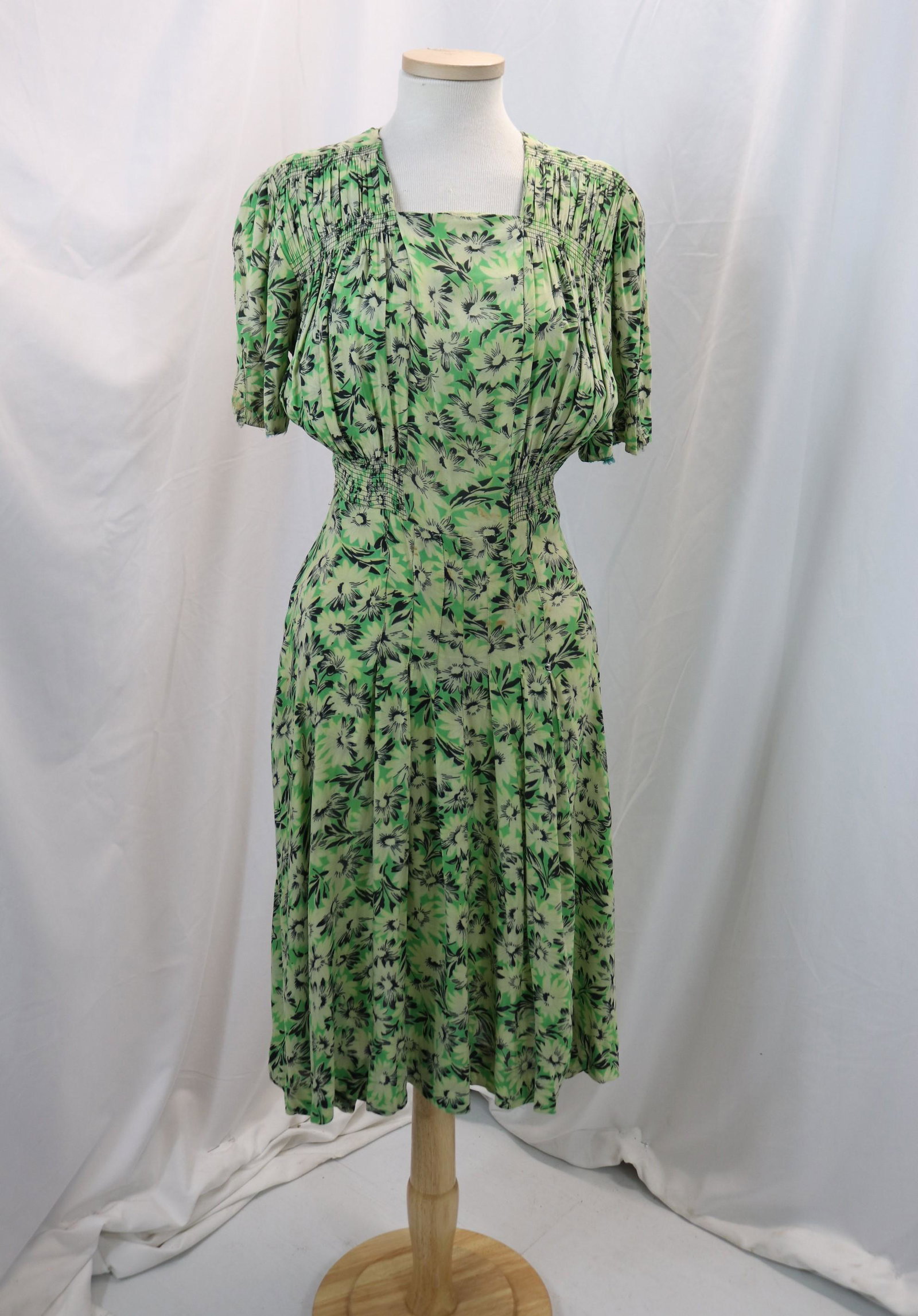 vintage 1940's green floral rayon smocked dress: approx. 38 bust, 26 waist, has some stains & holes, see photos