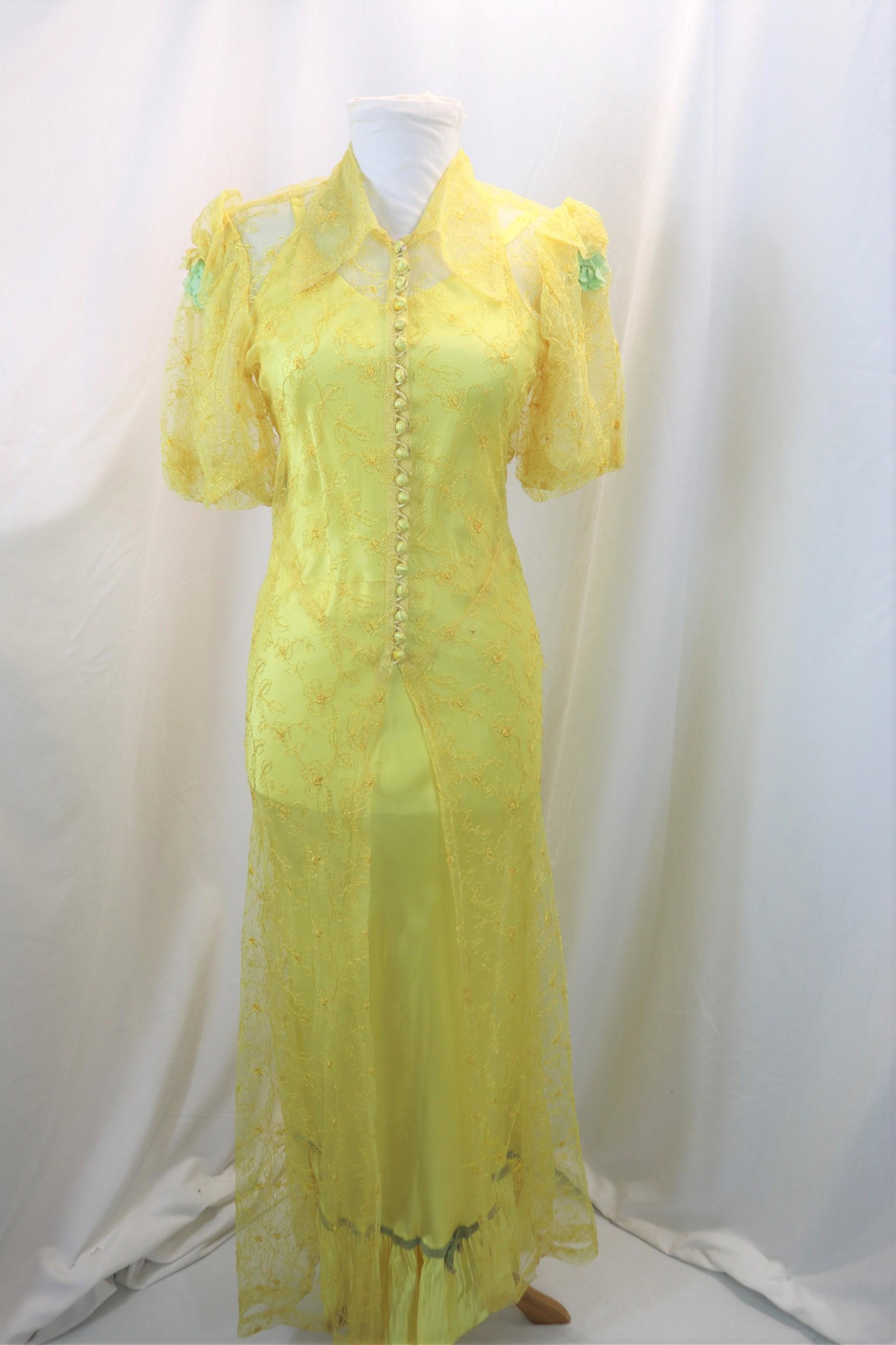 vintage 1930's yellow tulle & embroidered lace 2 piece gown: approx. 30 bust, 26 waist, underarm staining, tiny holes in lace, see photos