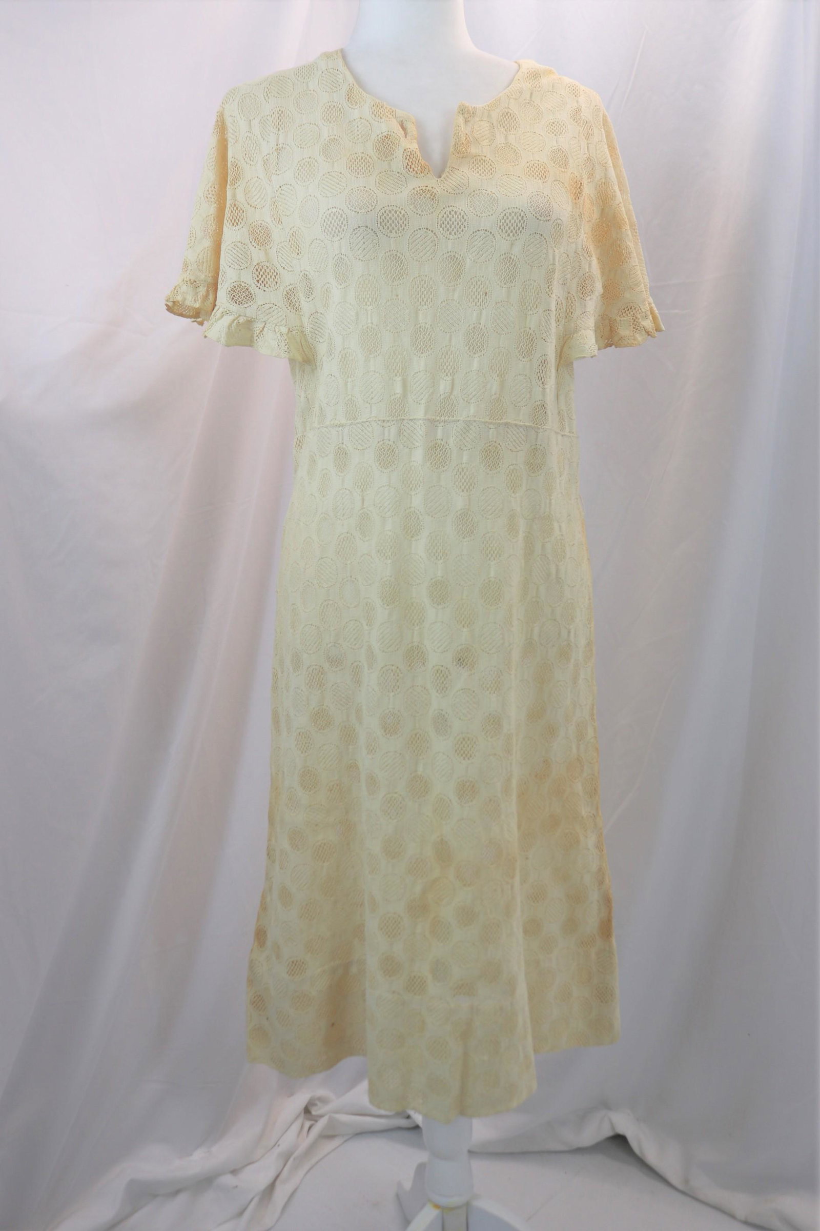 vintage 1930's white knit lace and ruffled dress: approx. 38 bust, 30 waist, stains & discoloration, hem has been taken up, see photos