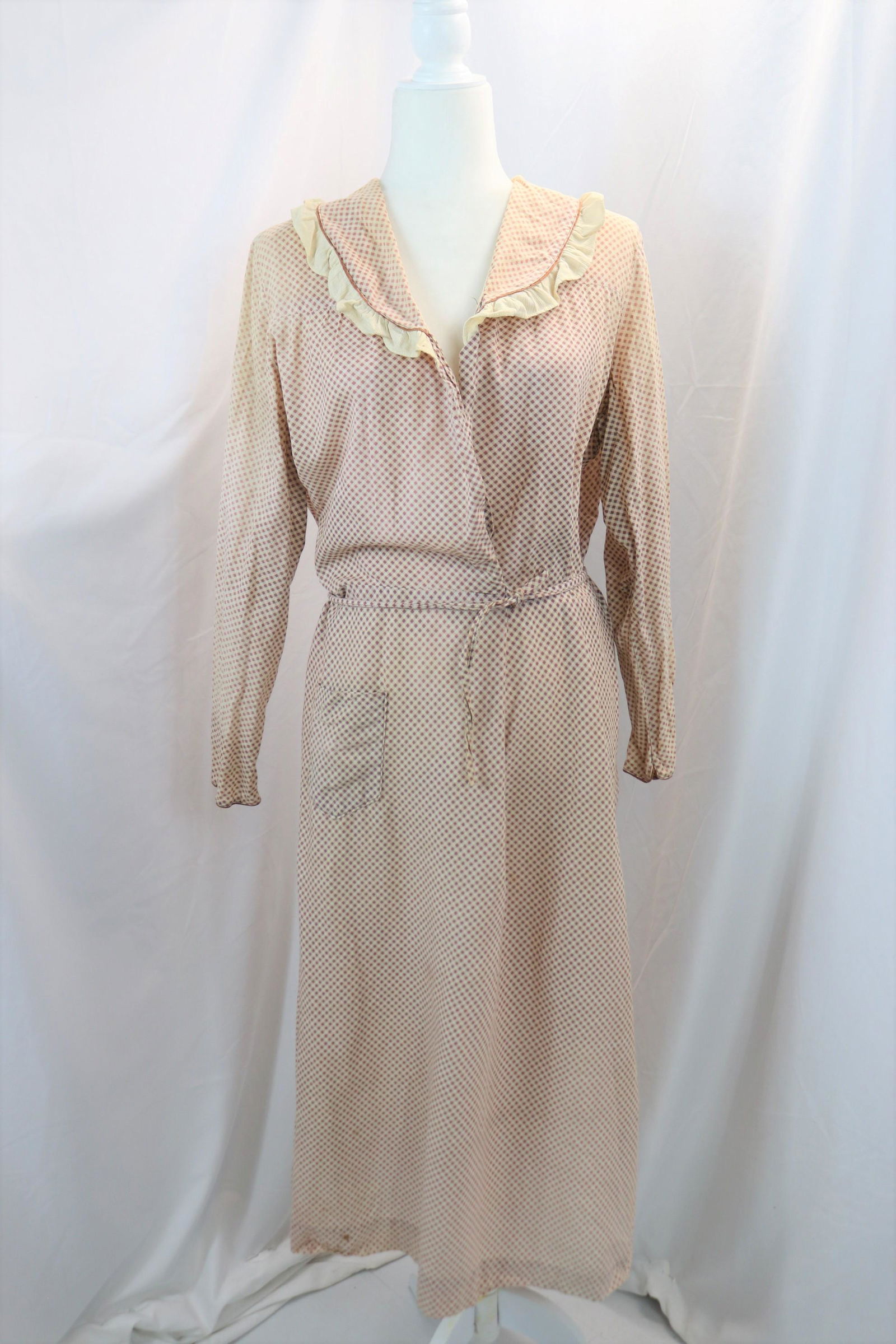 vintage 1920's brown & white checkered cotton house dress: approx. 44 bust, 38 waist, has fading, seam repair needed & possible missing tie belt, see photos