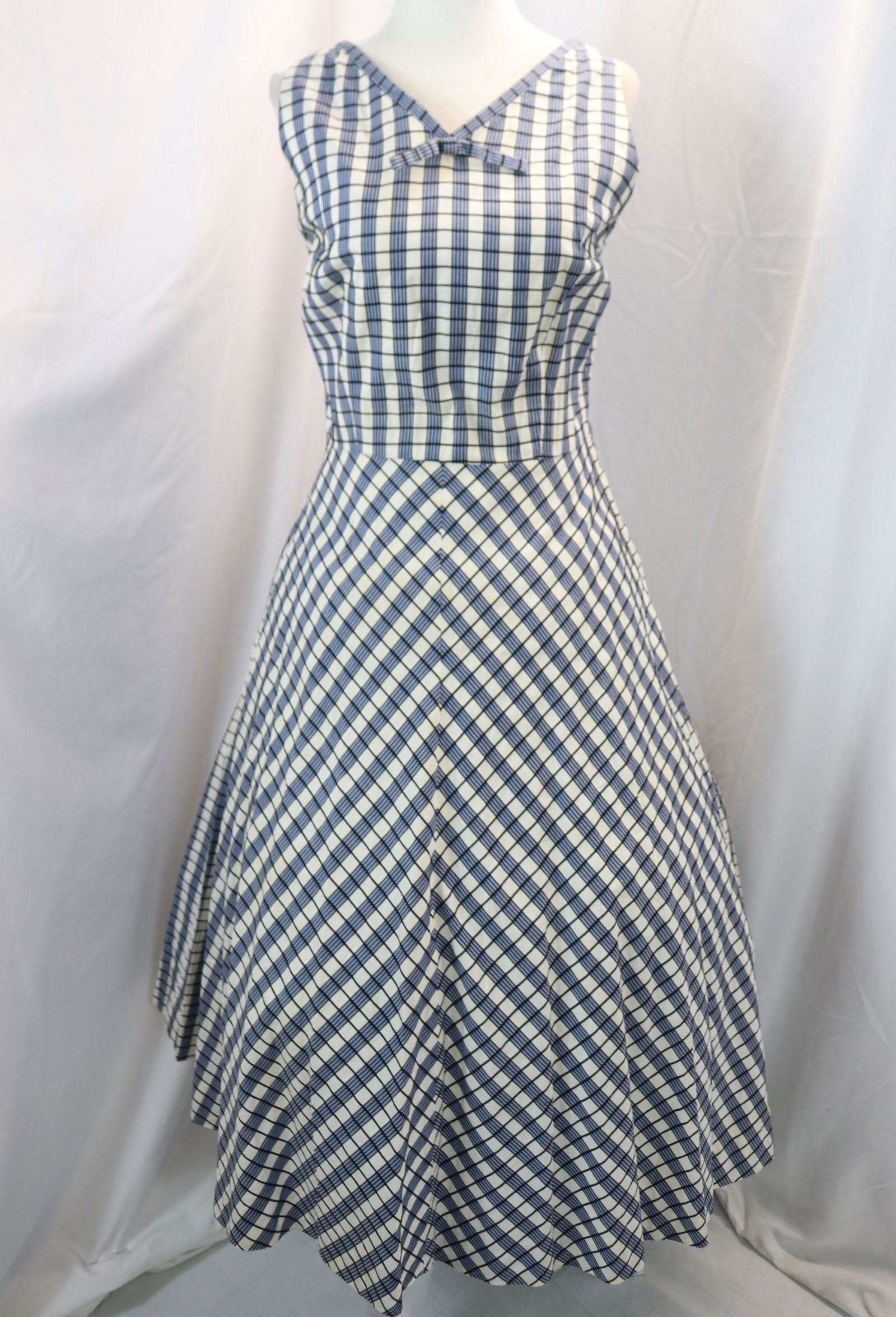 vintage 1950's blue & white ribbed cotton summer dress (1 of 6)