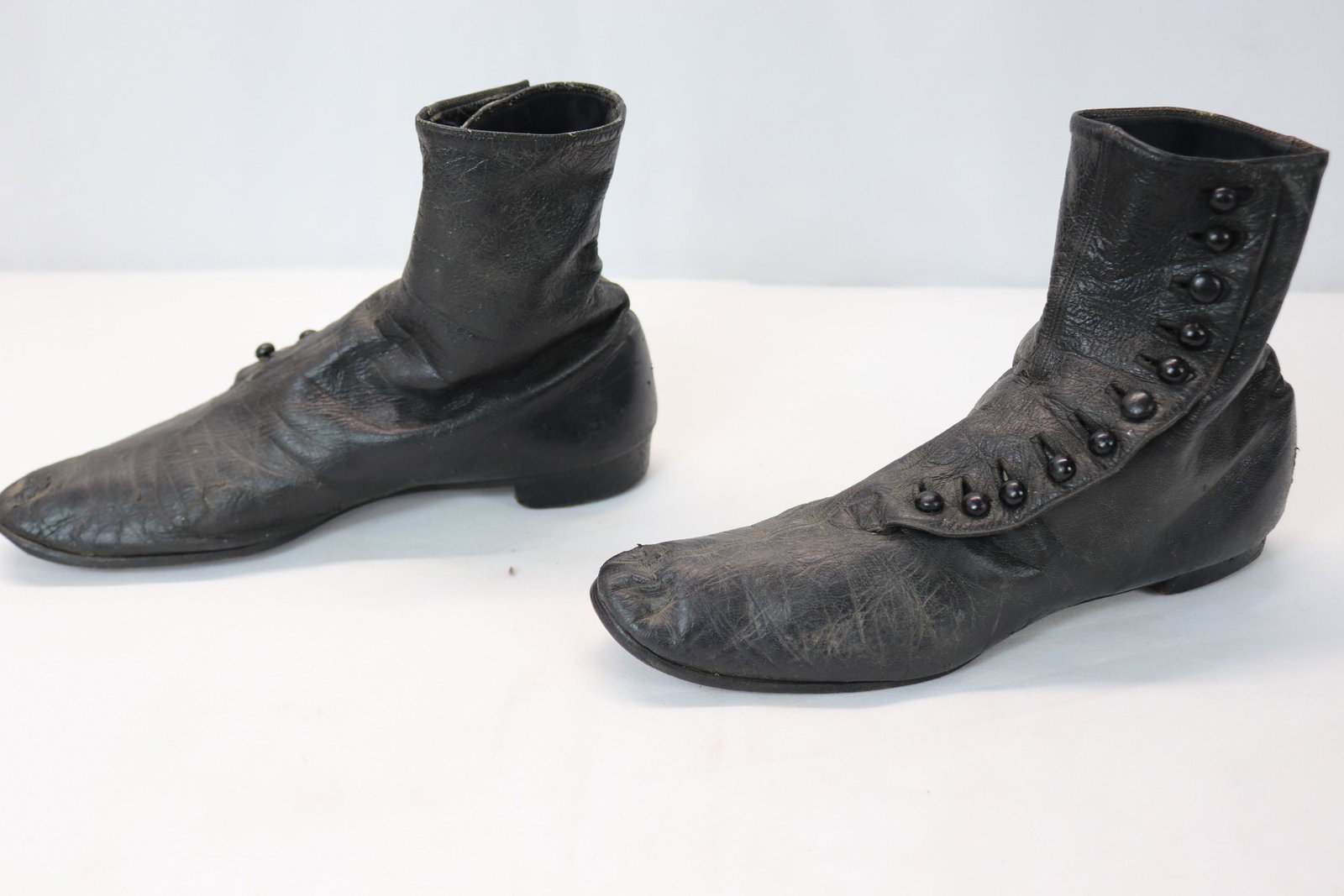 Antique 1800's Grovers Black Leather Button Up Ankle Boots: size 39, see photo's