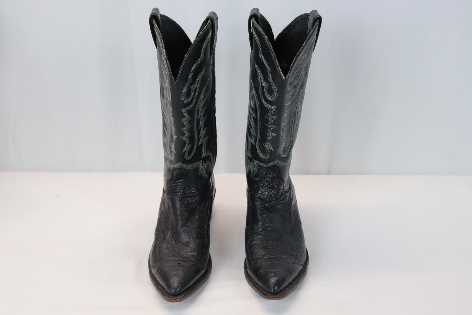 Vintage Men's Embroidered Cowboy Boots by Justin: size 9, see photo's